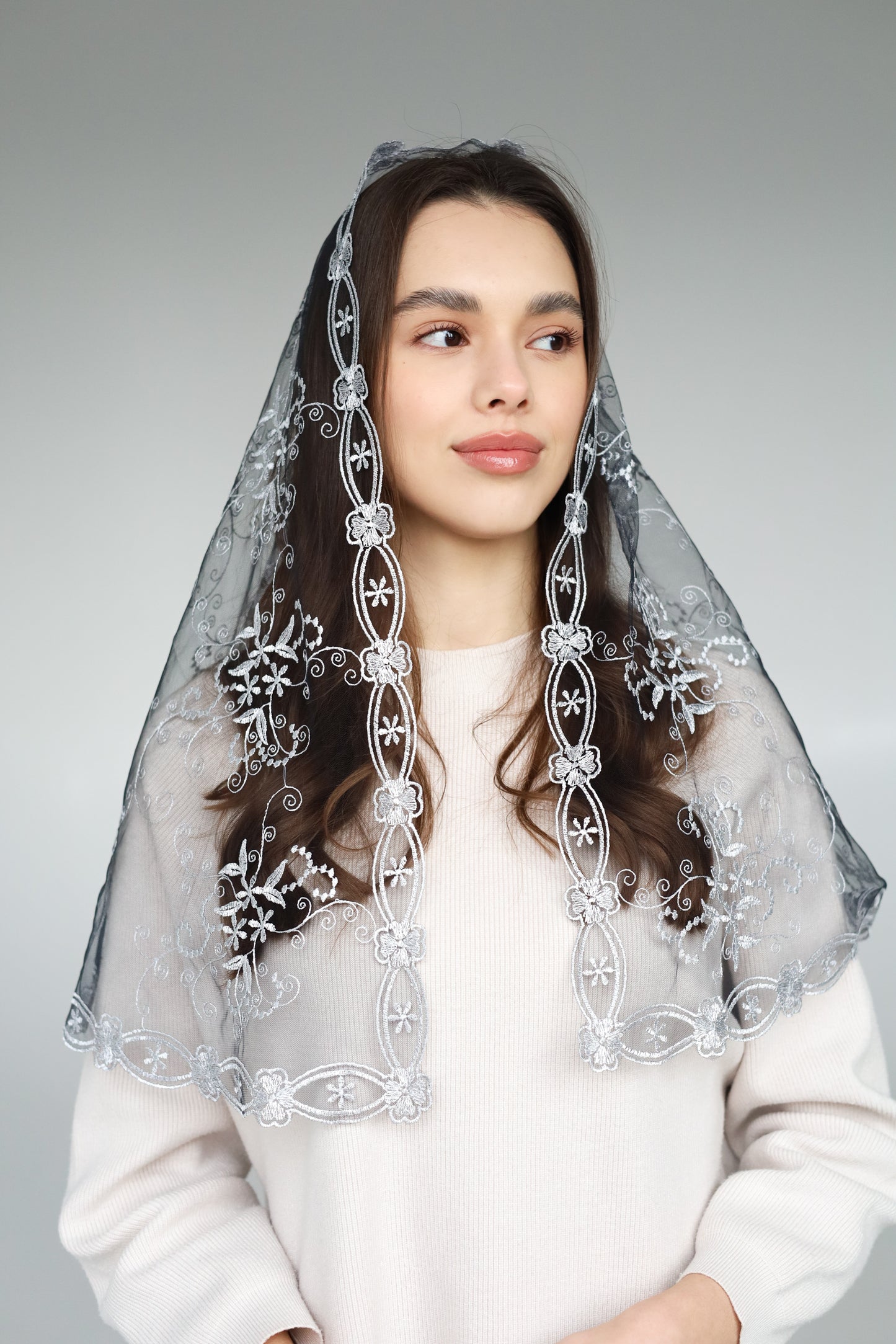 LONG GREY MANTILLA