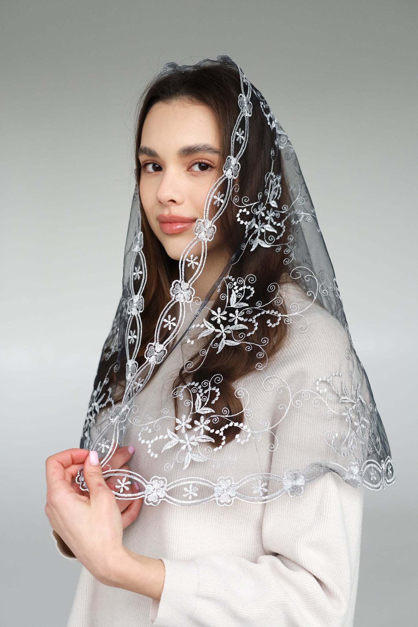 LONG GREY MANTILLA