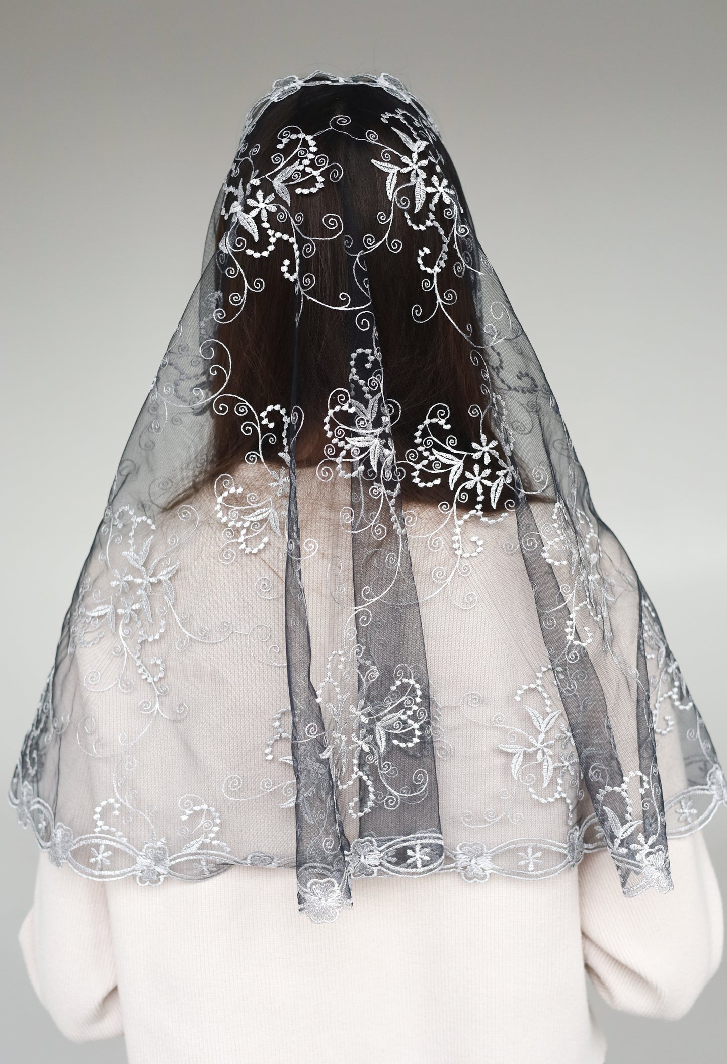 LONG GREY MANTILLA