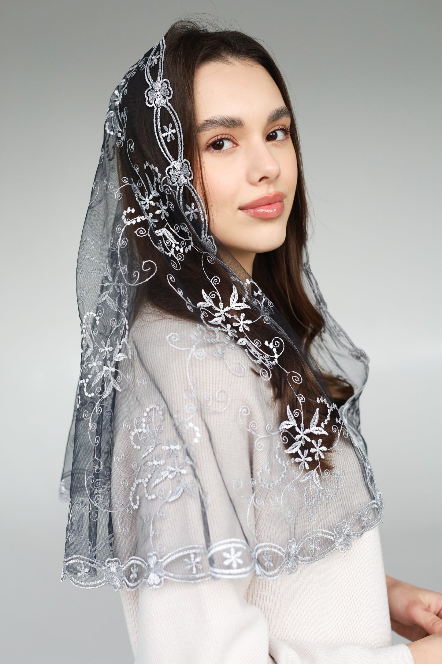 LONG GREY MANTILLA