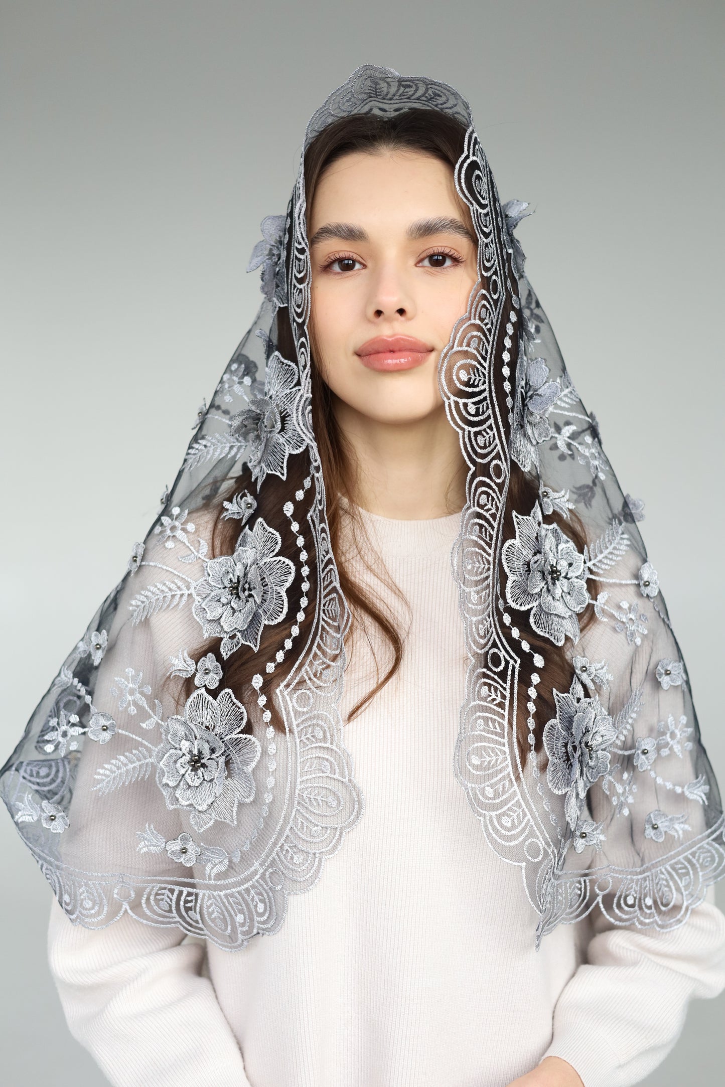 LONG GREY MANTILLA WITH 3D FLOWERS