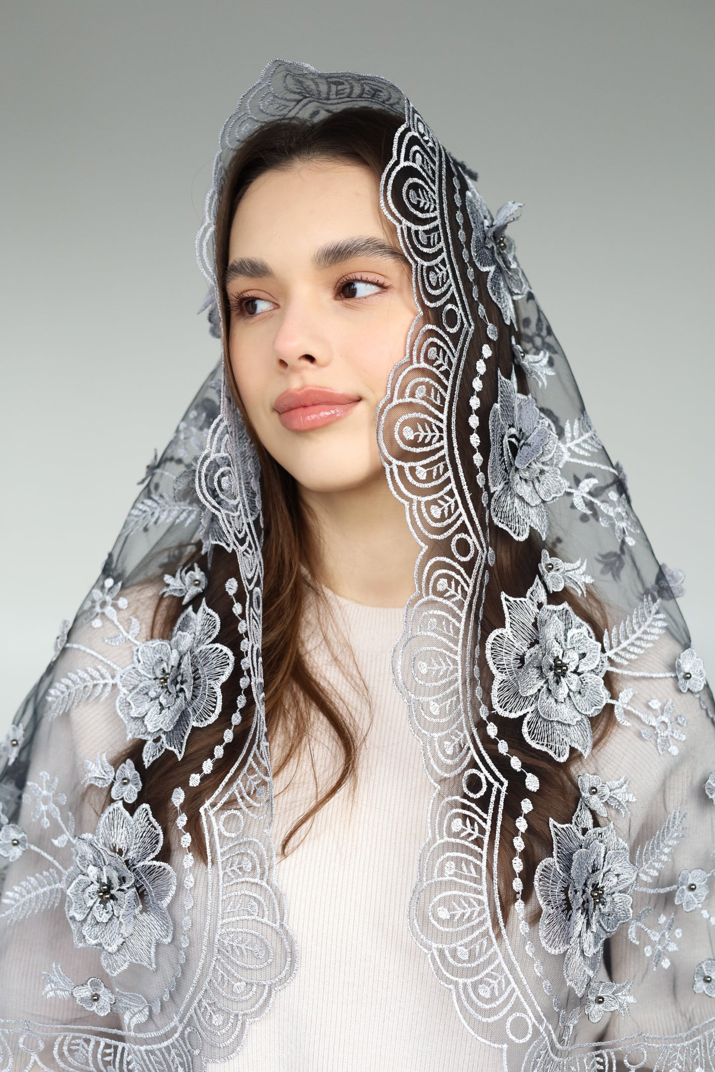 LONG GREY MANTILLA WITH 3D FLOWERS