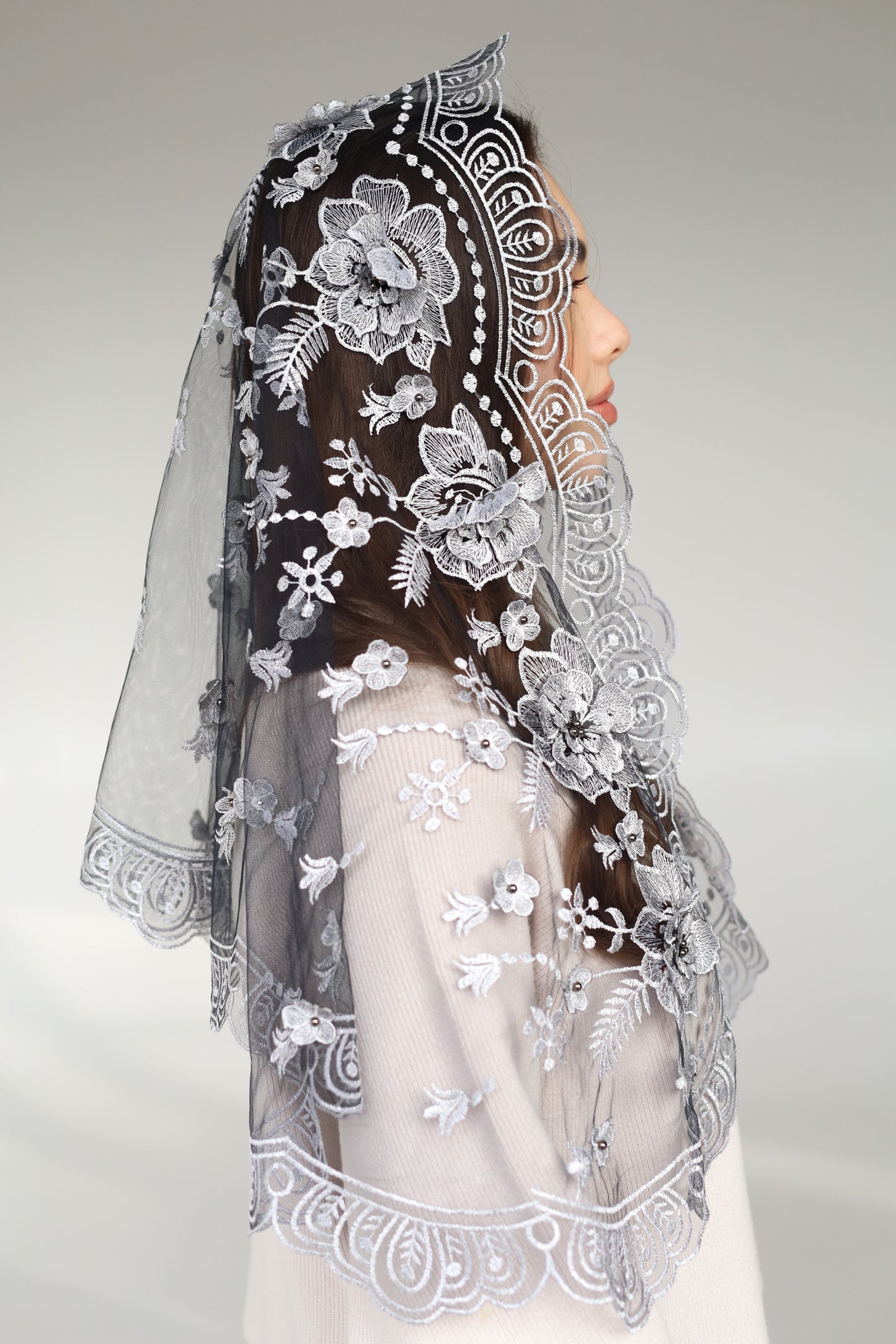 LONG GREY MANTILLA WITH 3D FLOWERS