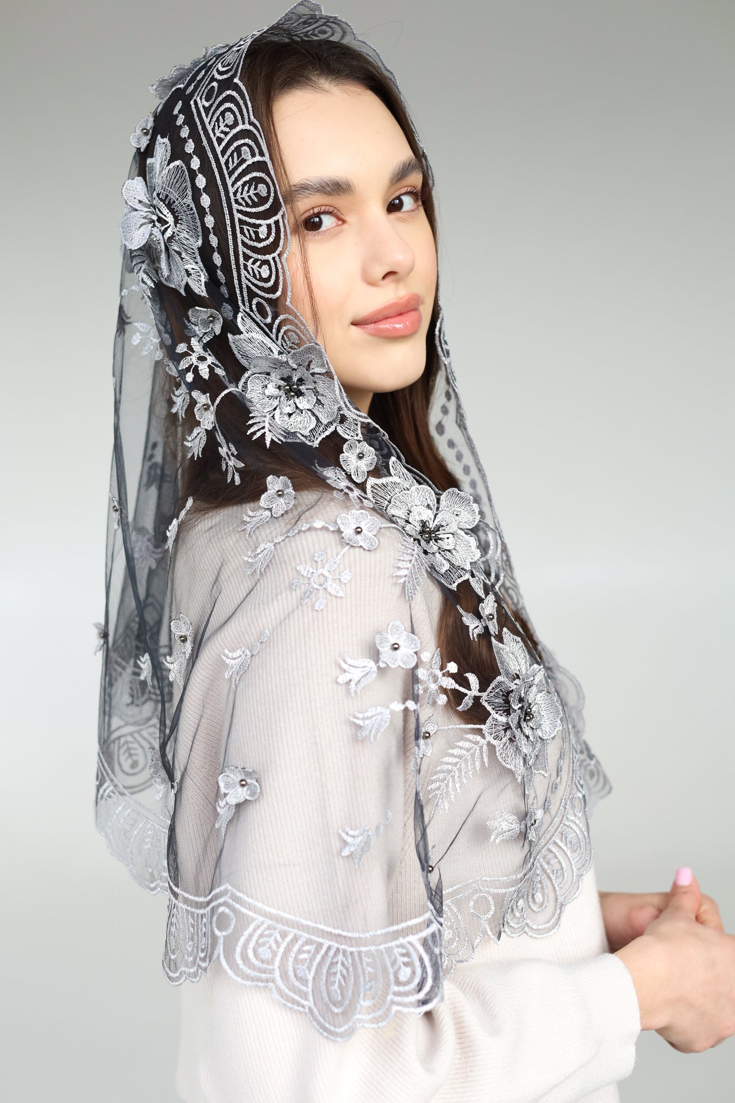 LONG GREY MANTILLA WITH 3D FLOWERS