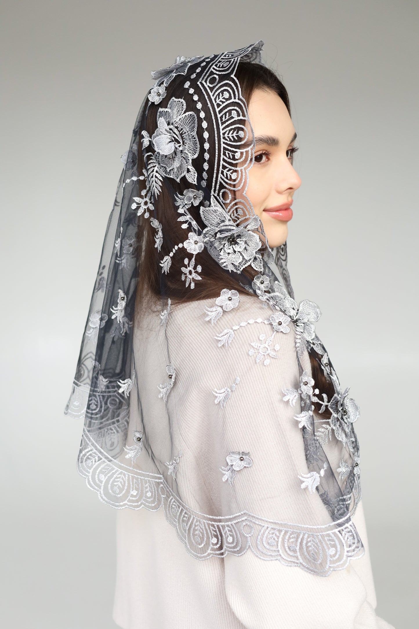 LONG GREY MANTILLA WITH 3D FLOWERS