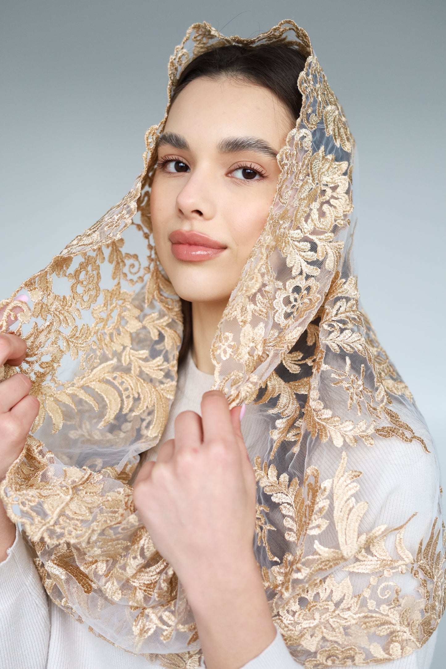 GOLD INFINITY MANTILLA