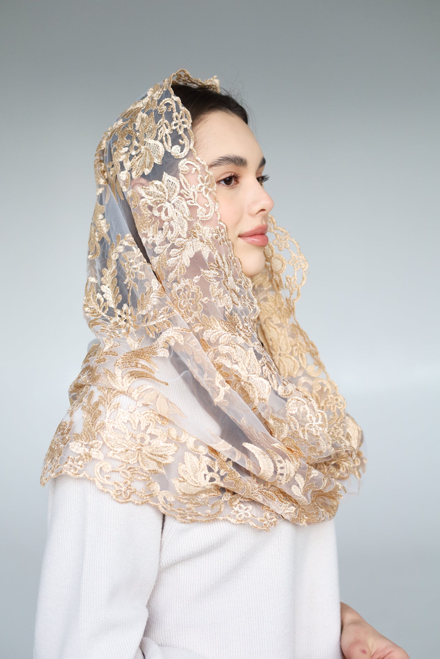 GOLD INFINITY MANTILLA