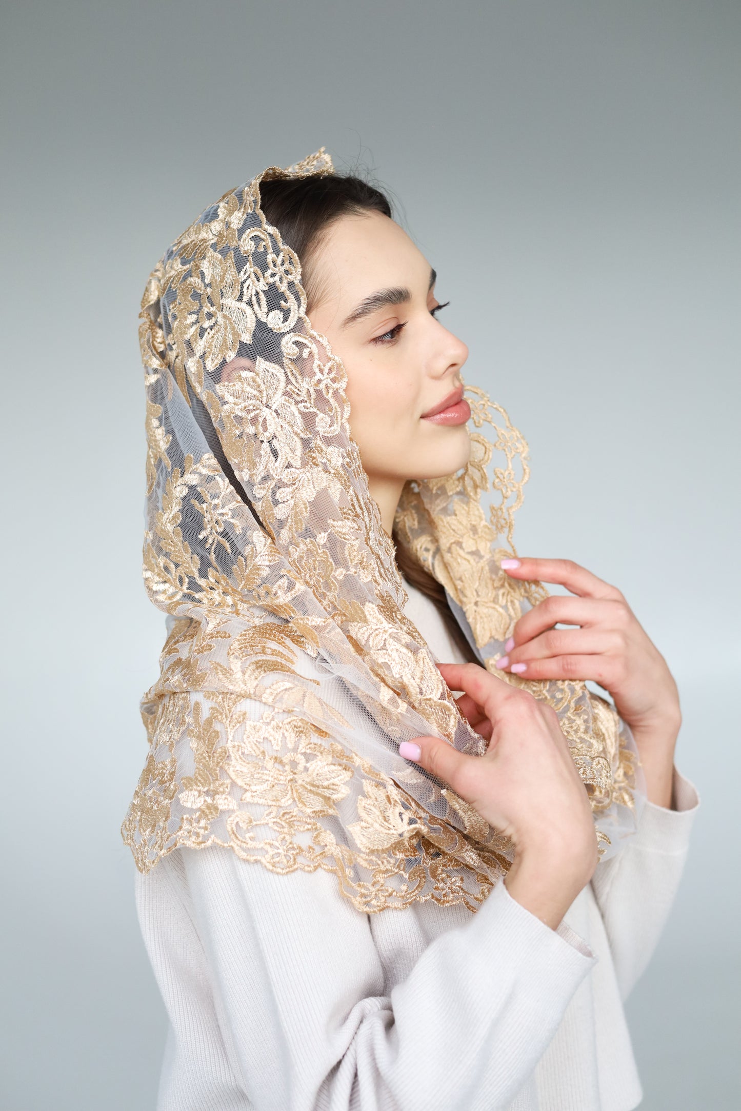 GOLD INFINITY MANTILLA