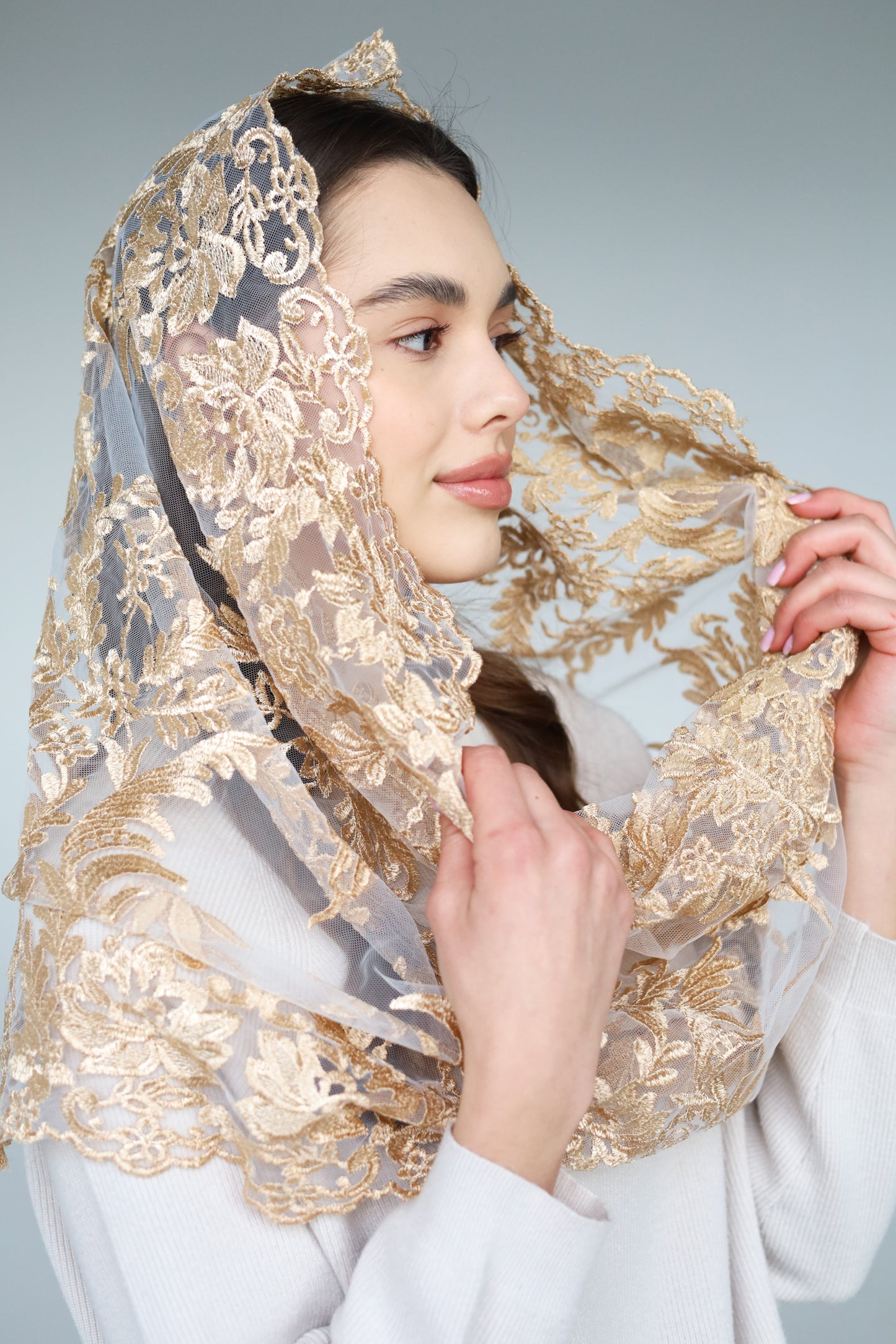 GOLD INFINITY MANTILLA