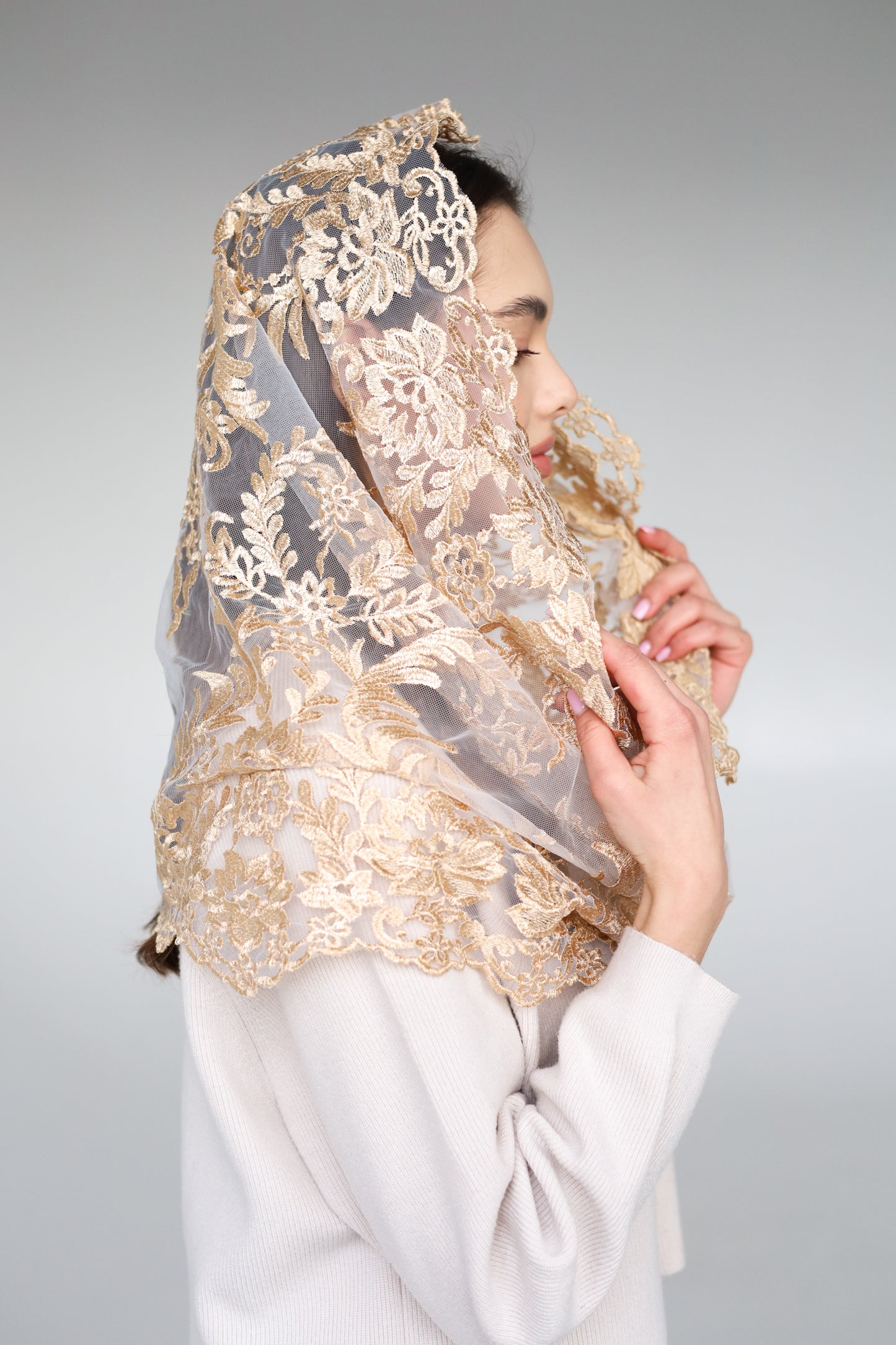 GOLD INFINITY MANTILLA