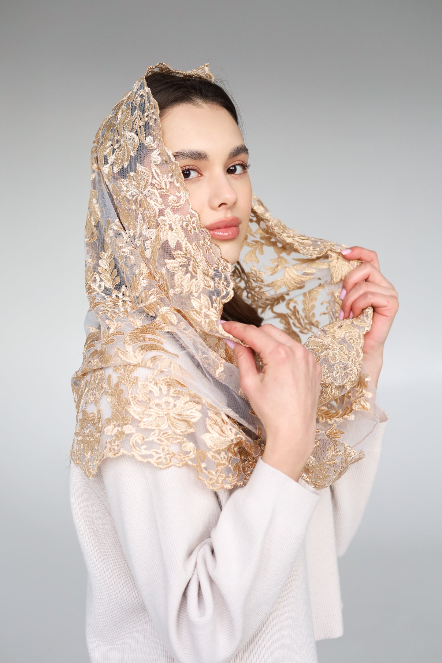 GOLD INFINITY MANTILLA