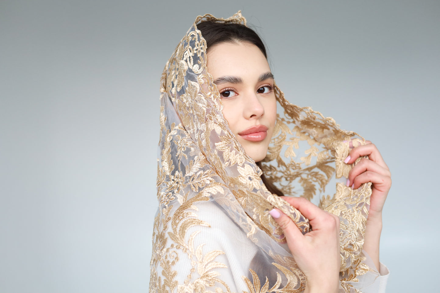 GOLD INFINITY MANTILLA