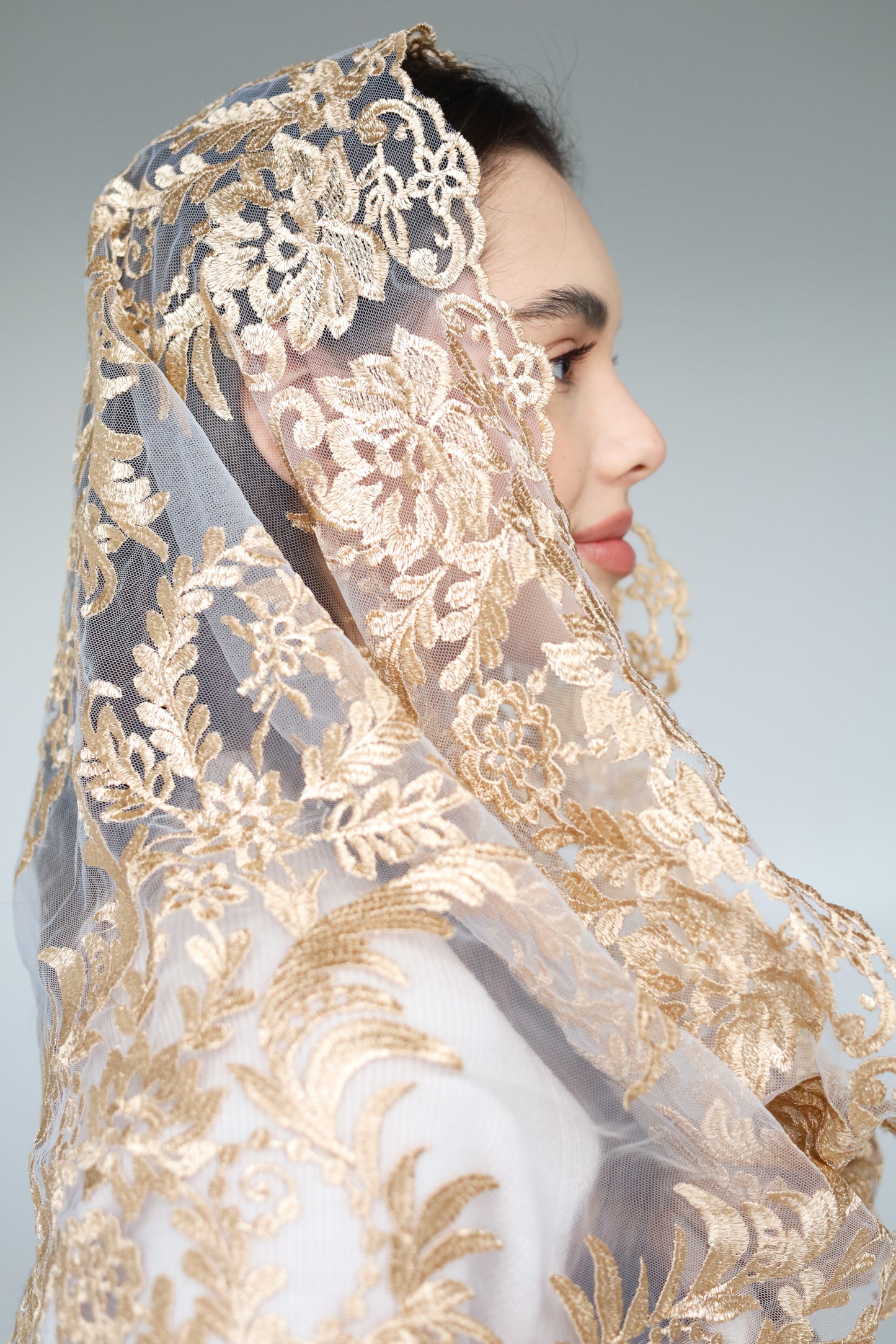 GOLD INFINITY MANTILLA