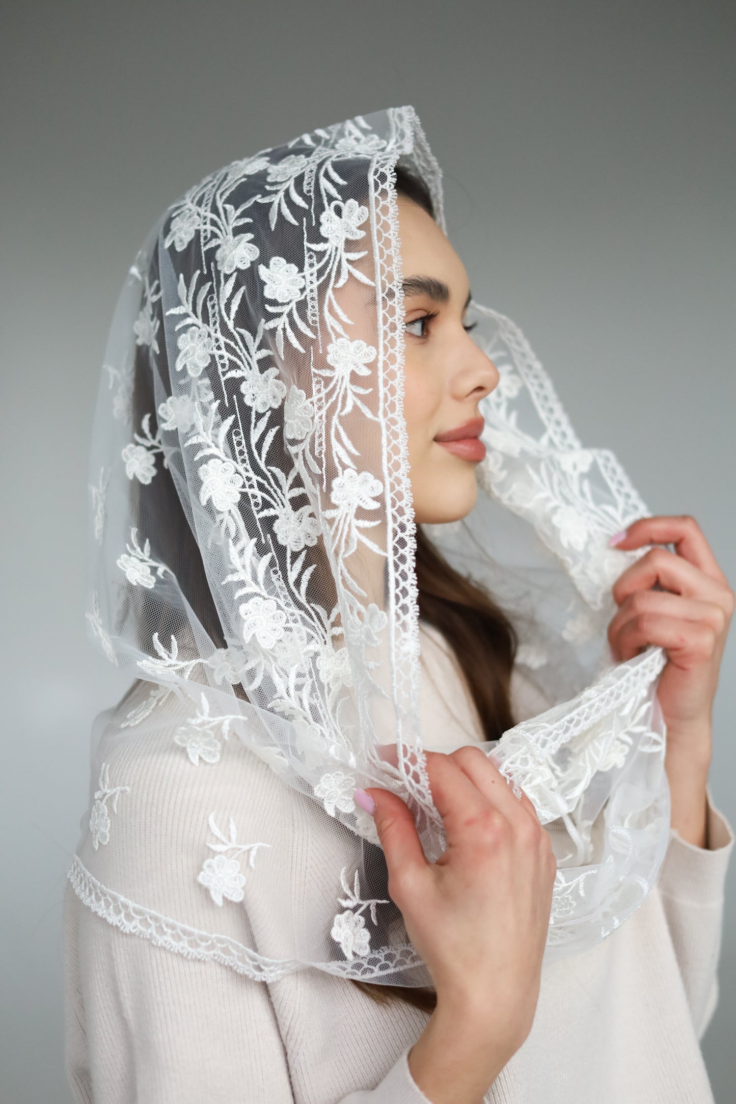 INFINITY SHAPE IVORY VEIL