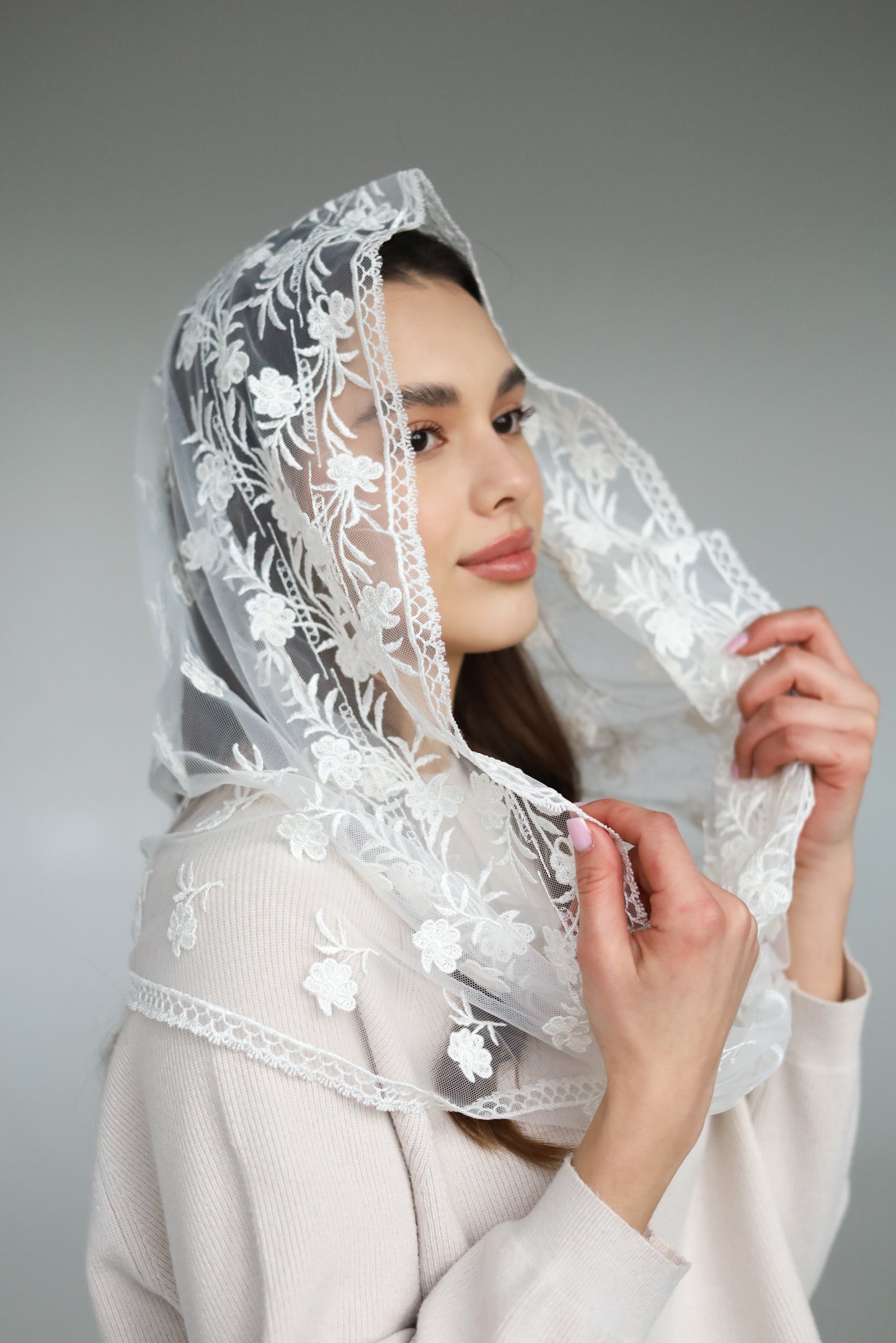 INFINITY SHAPE IVORY VEIL