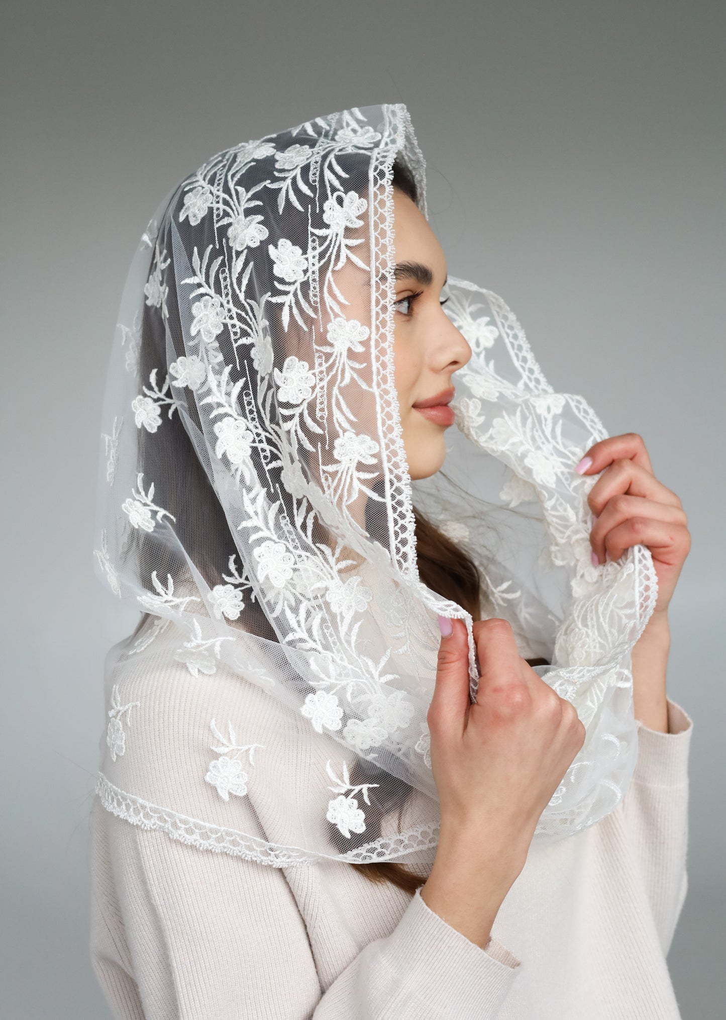 INFINITY SHAPE IVORY VEIL