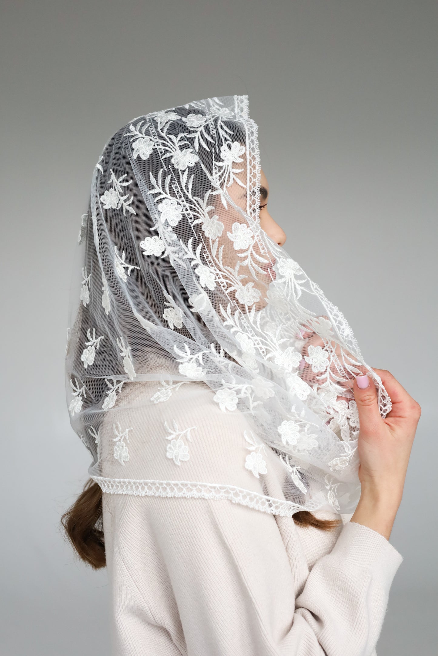 INFINITY SHAPE IVORY VEIL