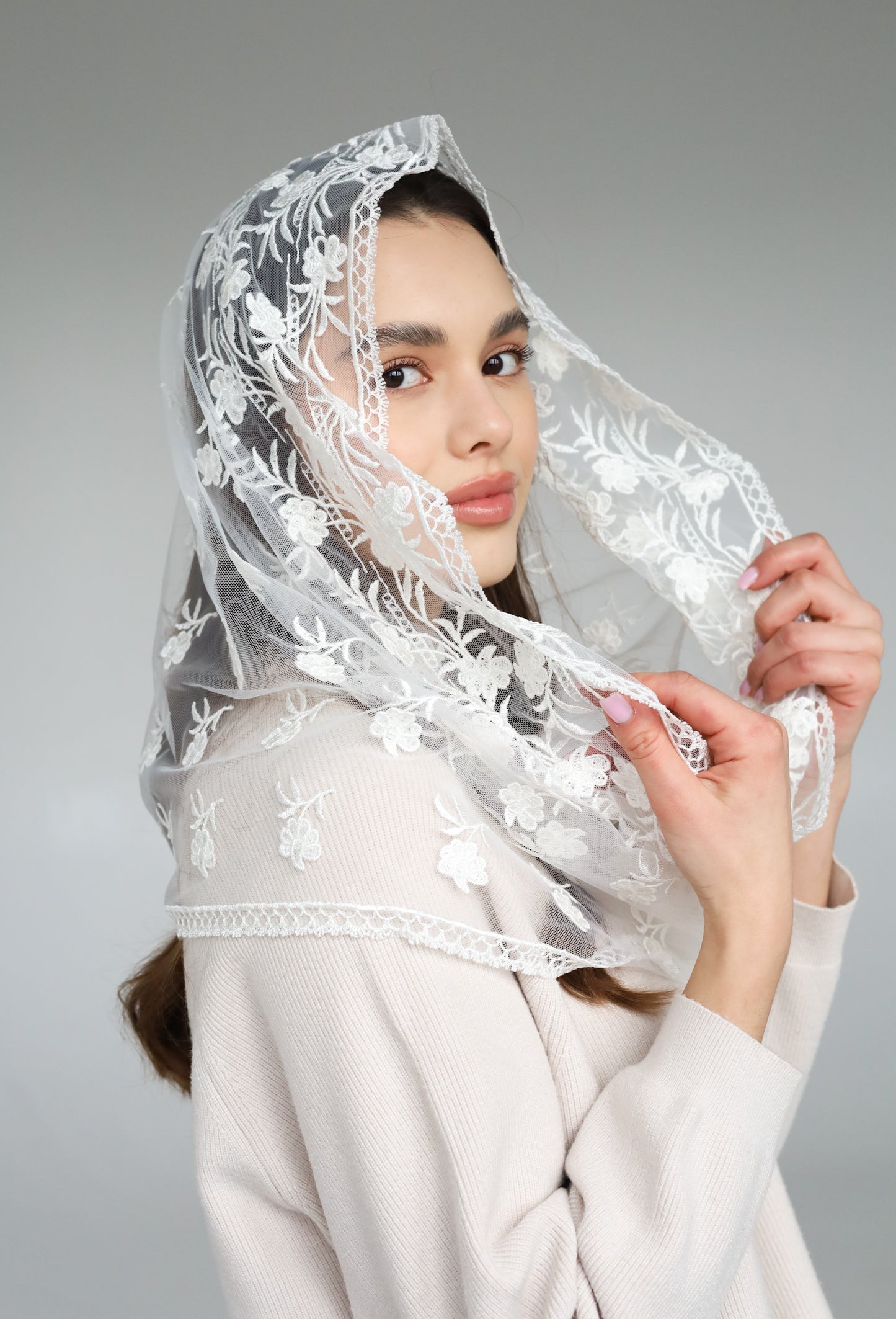 INFINITY SHAPE IVORY VEIL