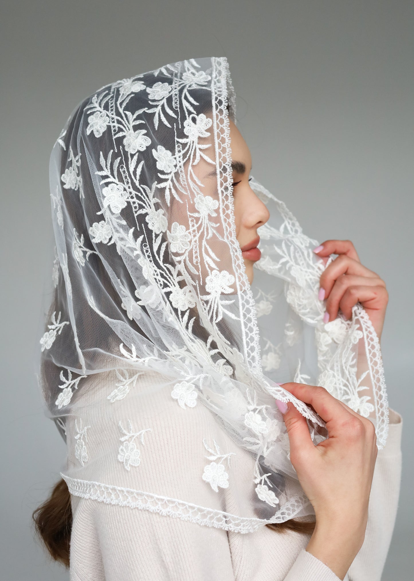 INFINITY SHAPE IVORY VEIL