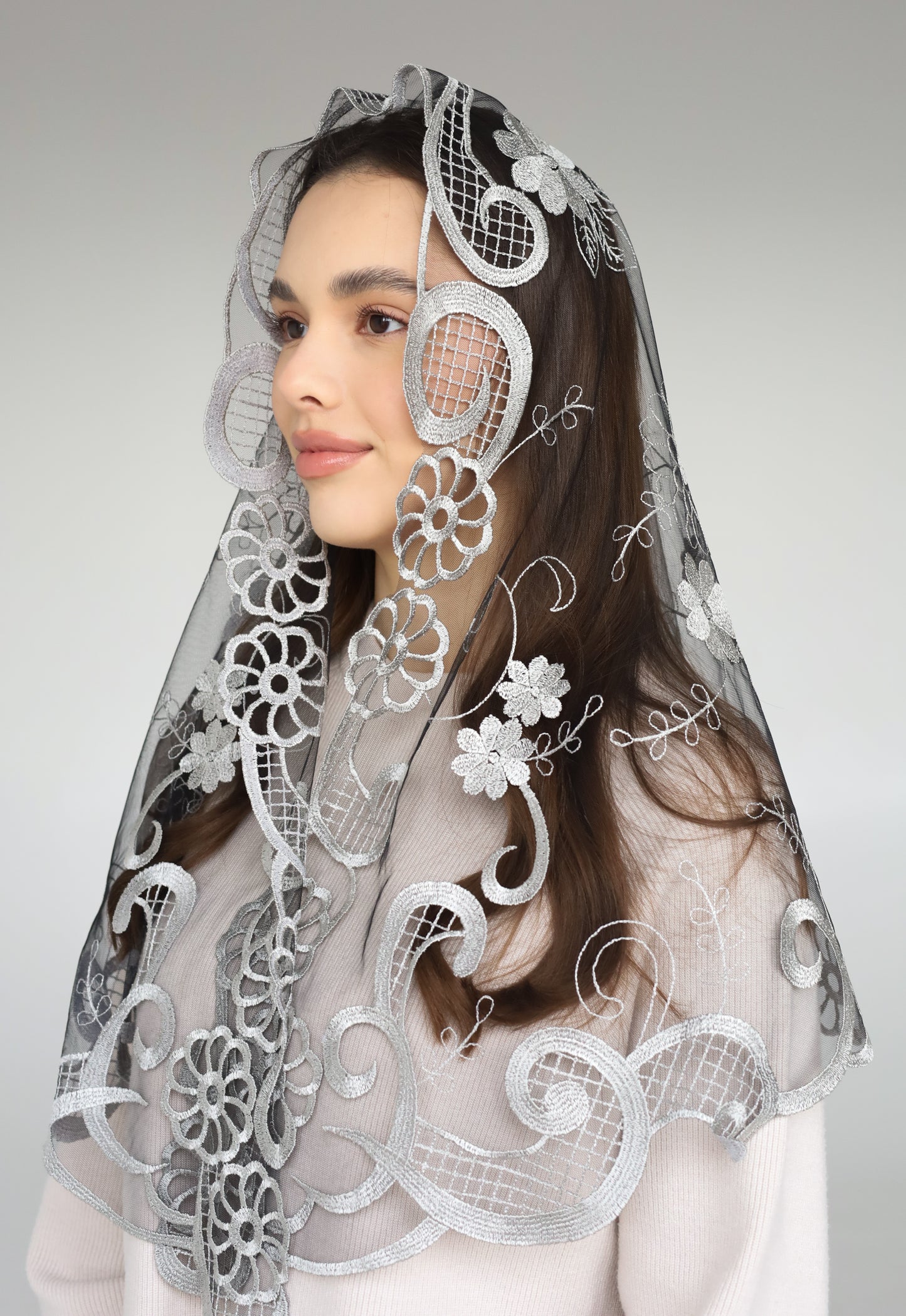 LONG GREY FLORAL VEIL