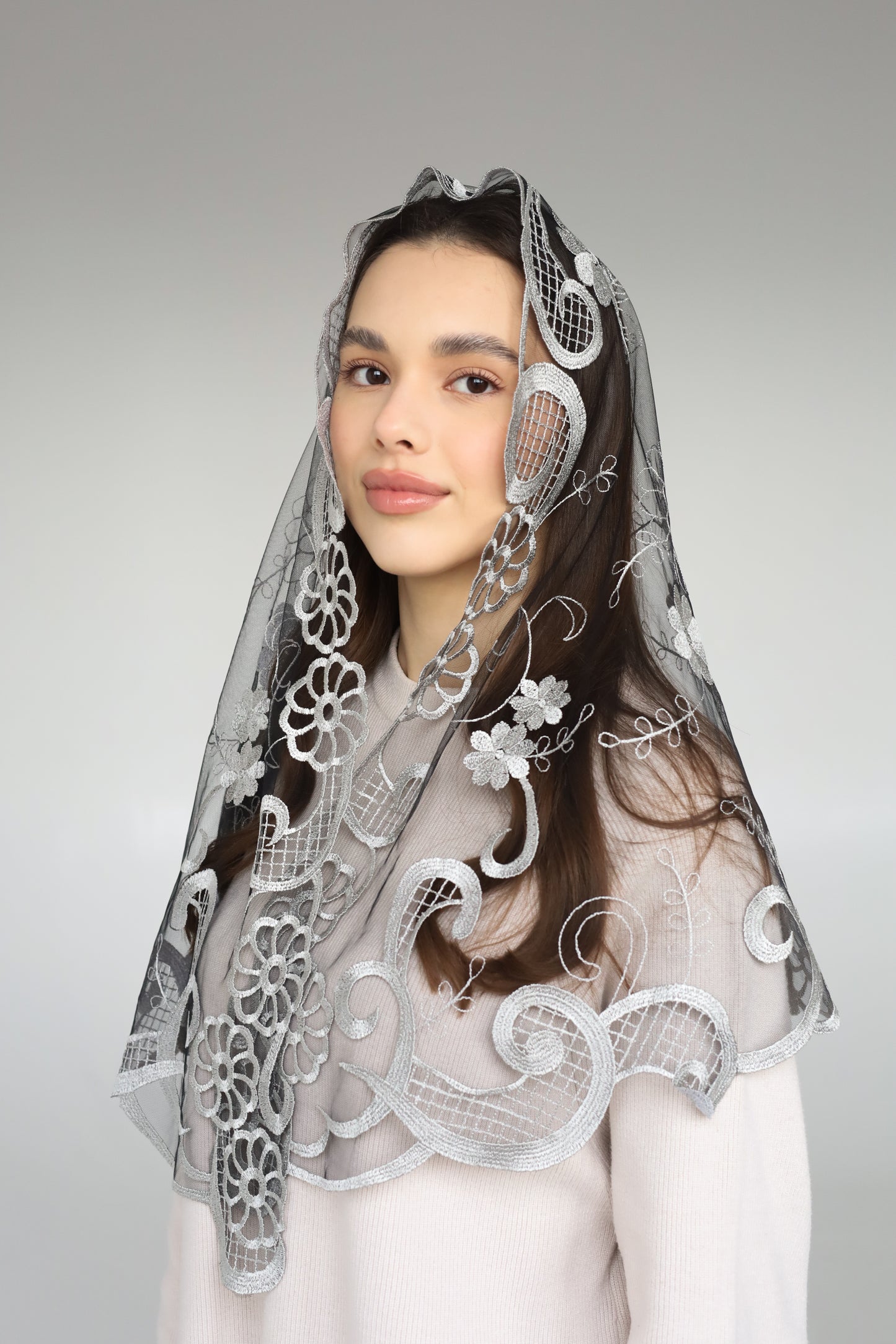 LONG GREY FLORAL VEIL