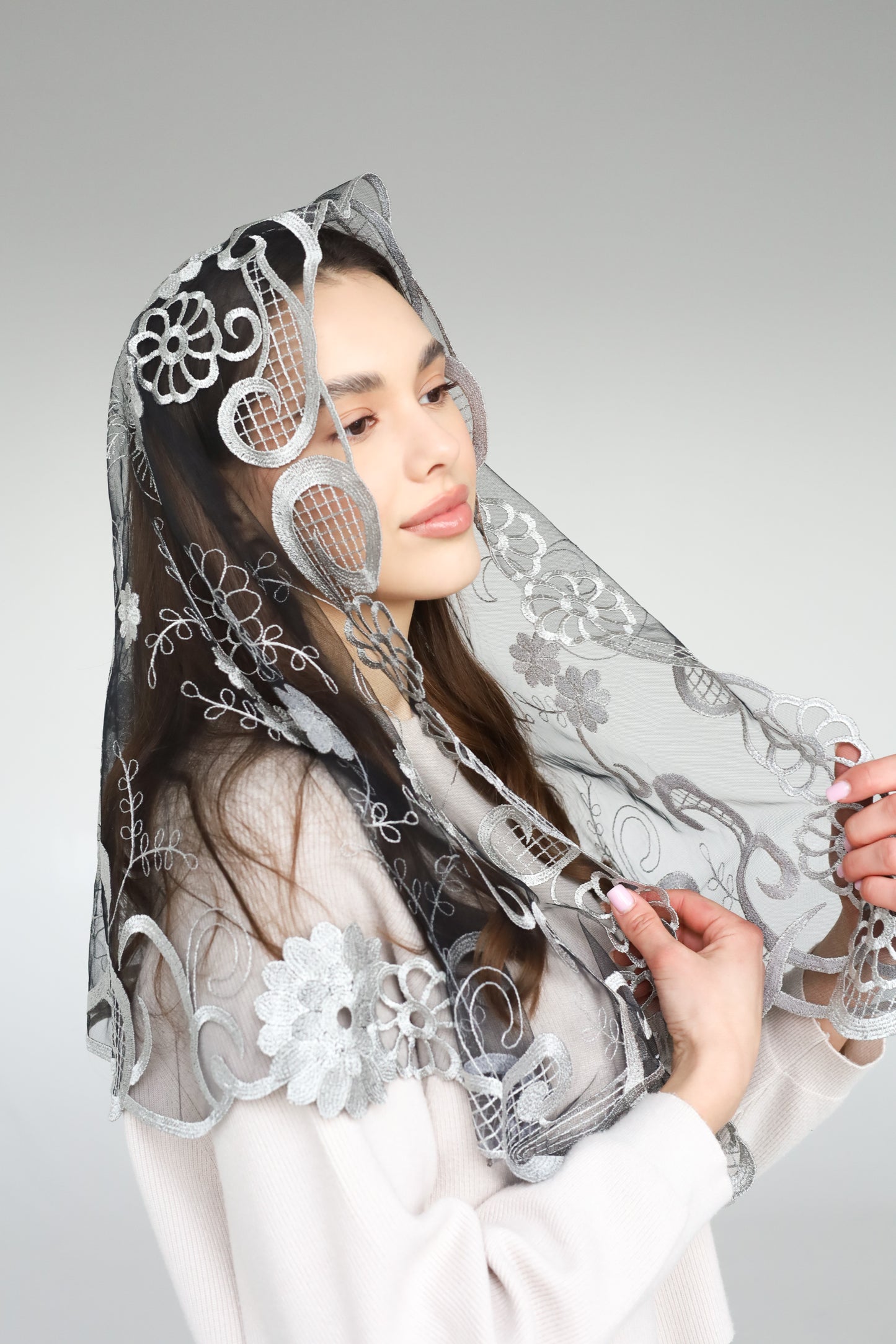 LONG GREY FLORAL VEIL