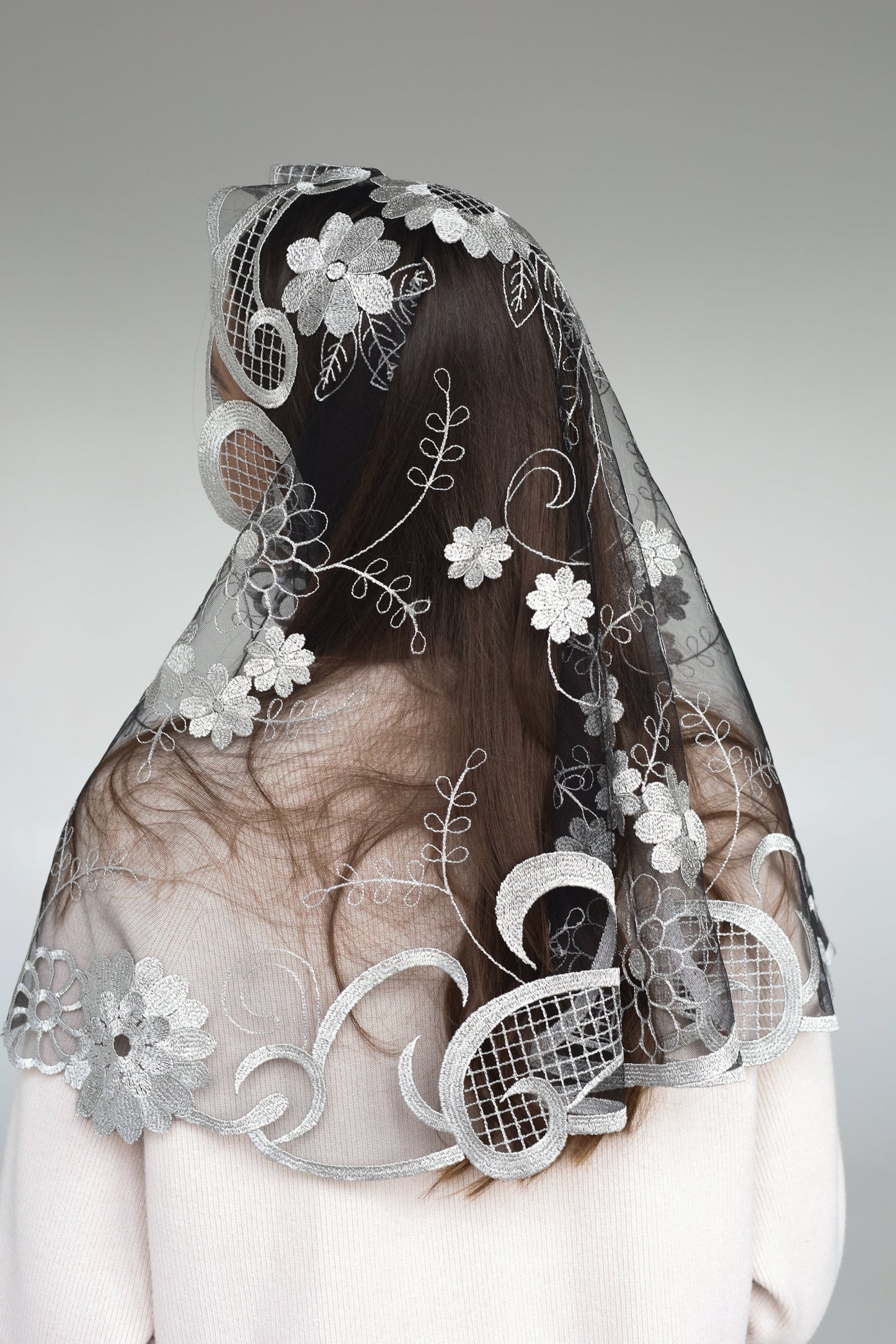 LONG GREY FLORAL VEIL