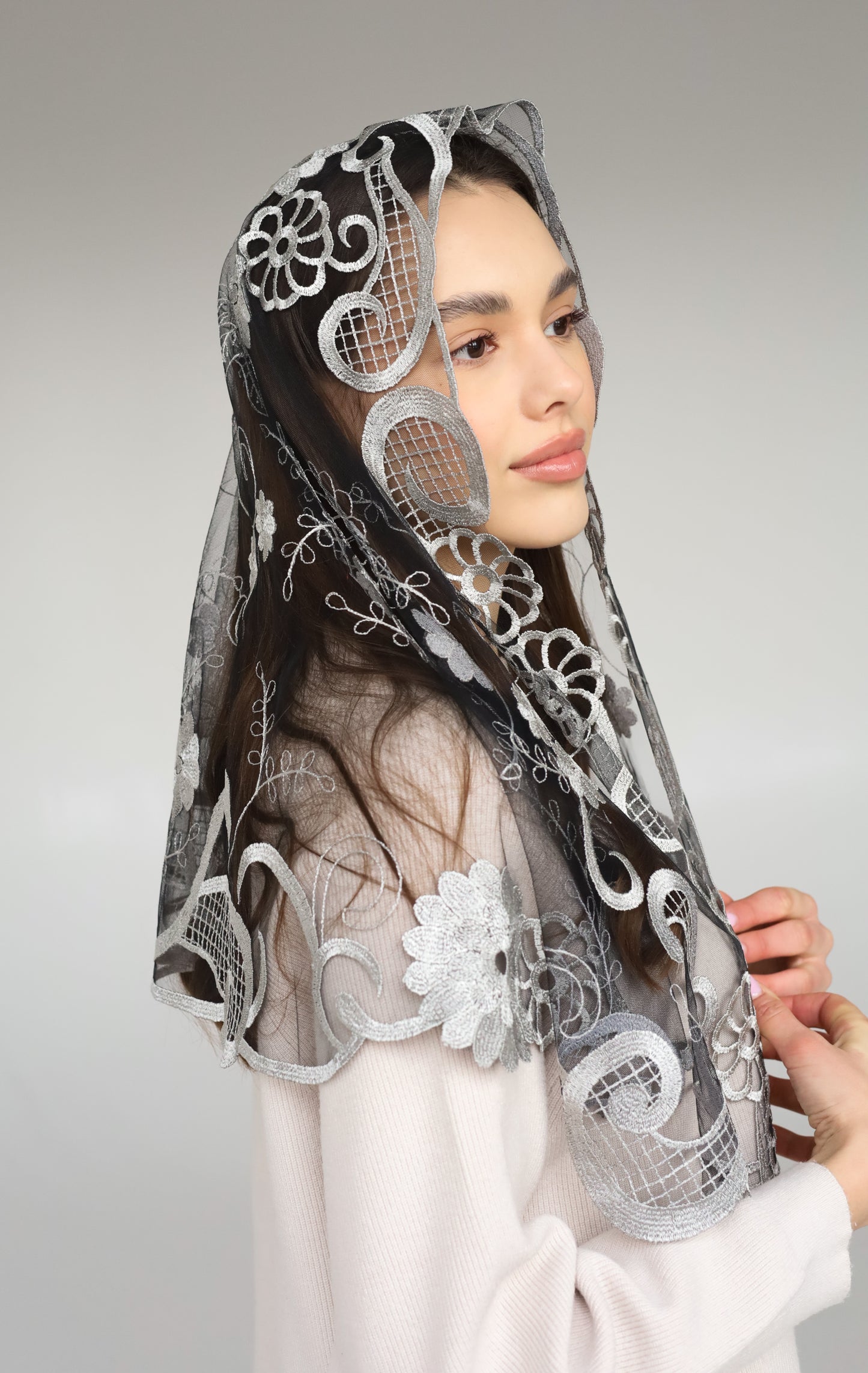 LONG GREY FLORAL VEIL