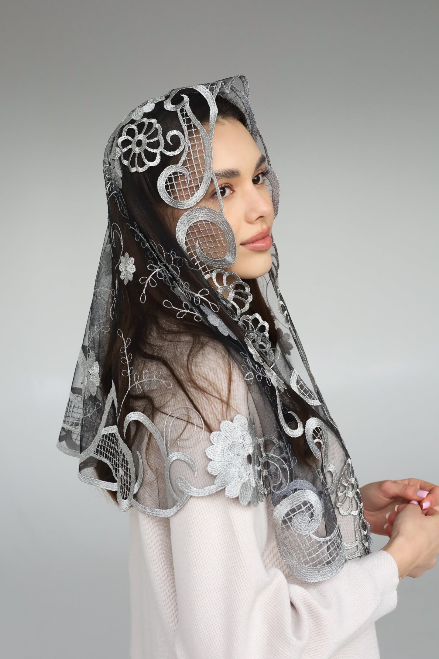 LONG GREY FLORAL VEIL