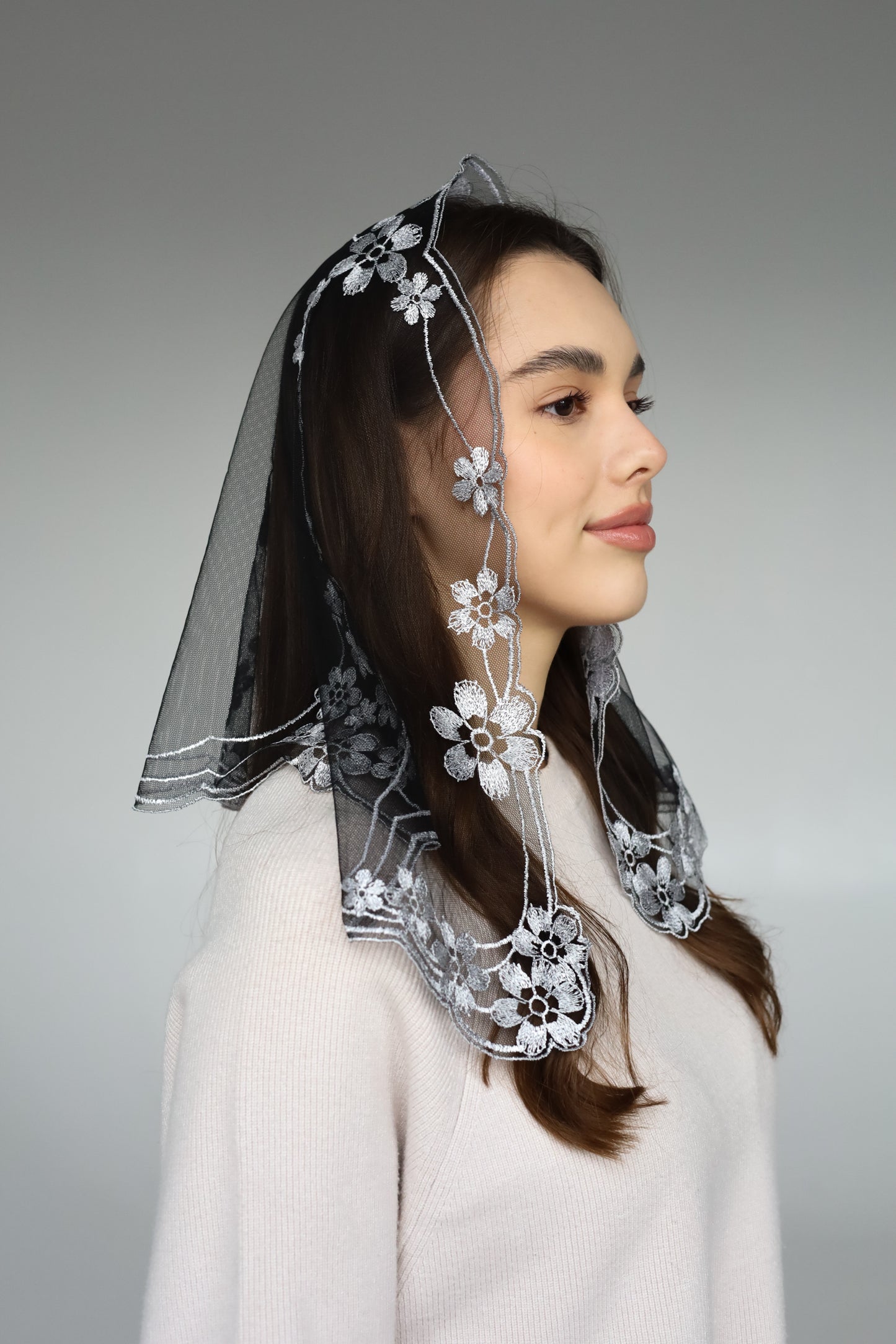 GREY FLORAL VEIL