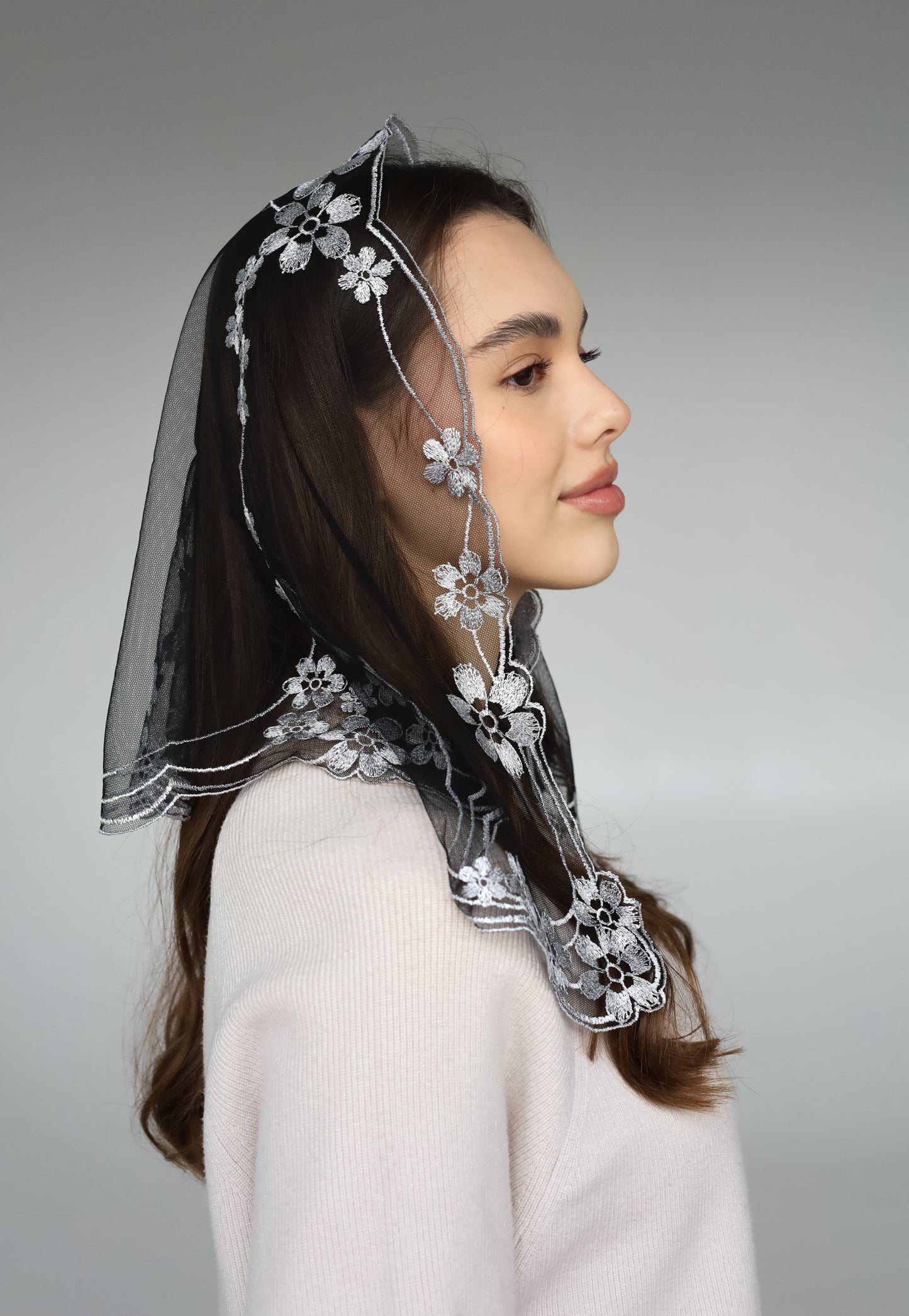 GREY FLORAL VEIL