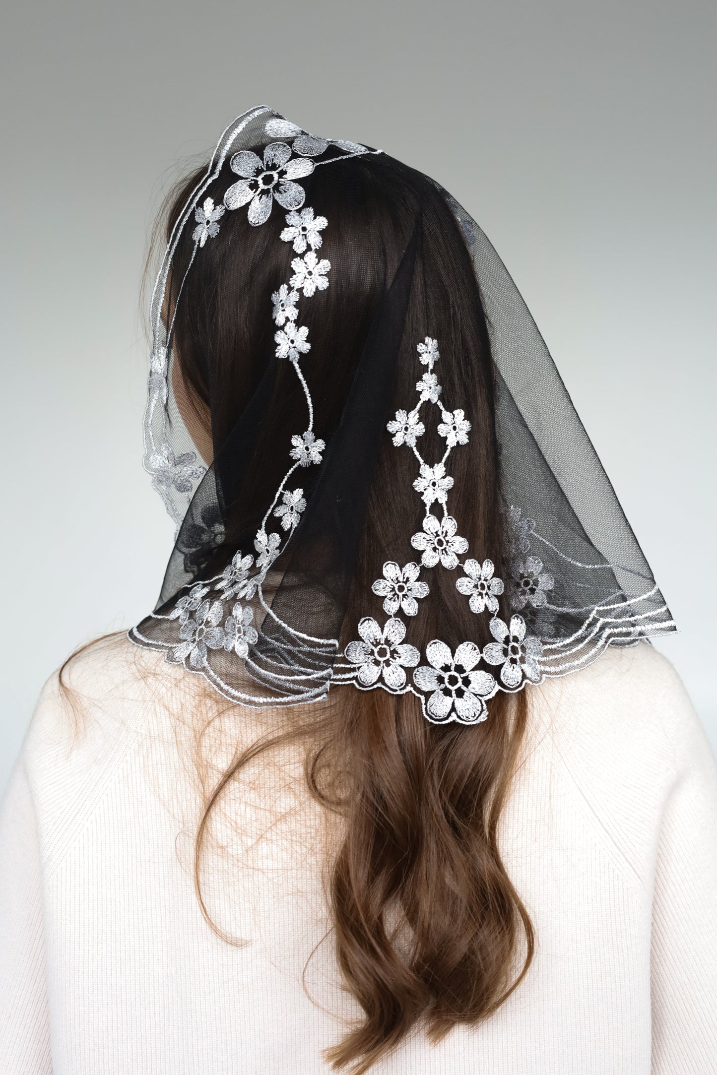 GREY FLORAL VEIL