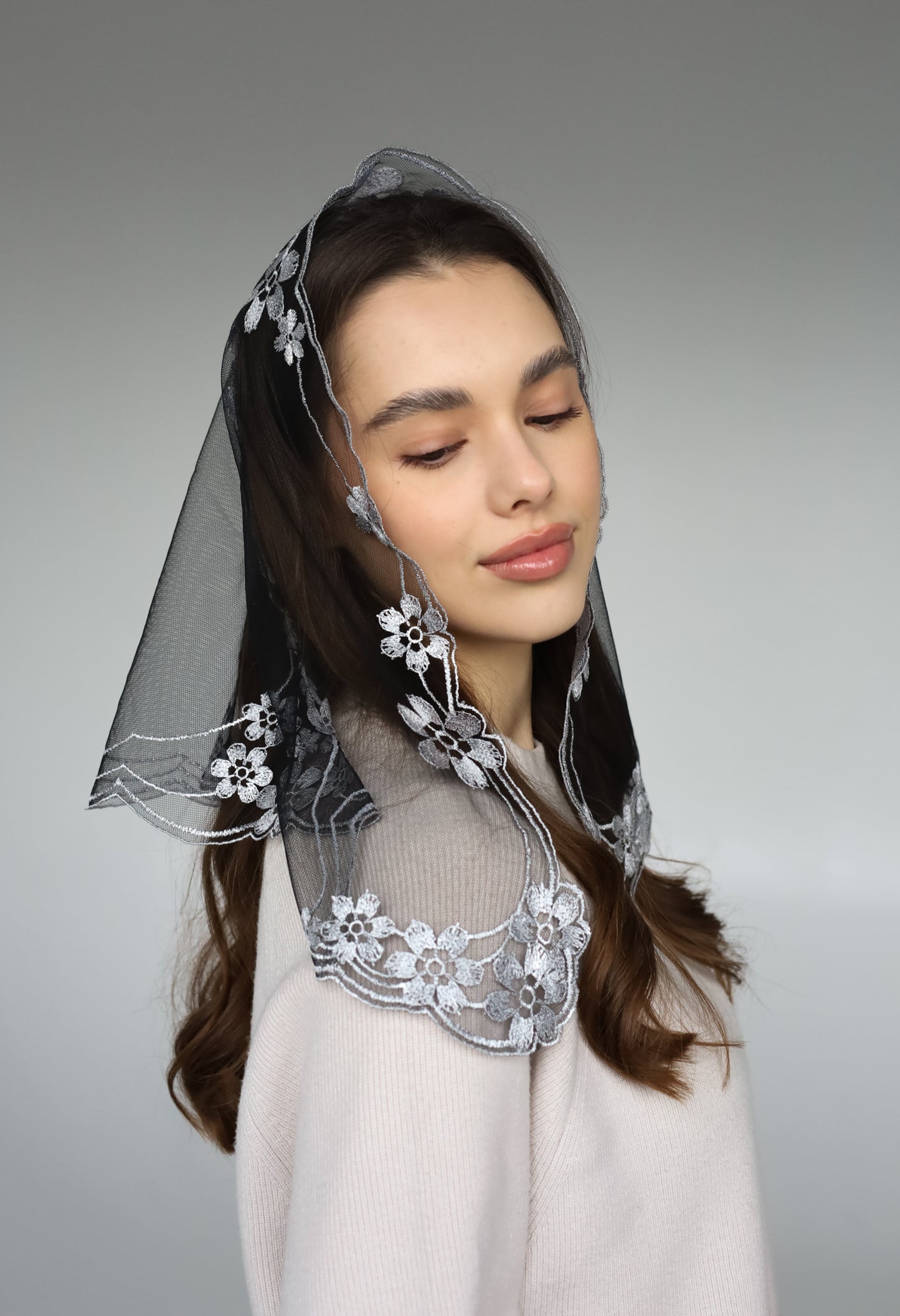 GREY FLORAL VEIL