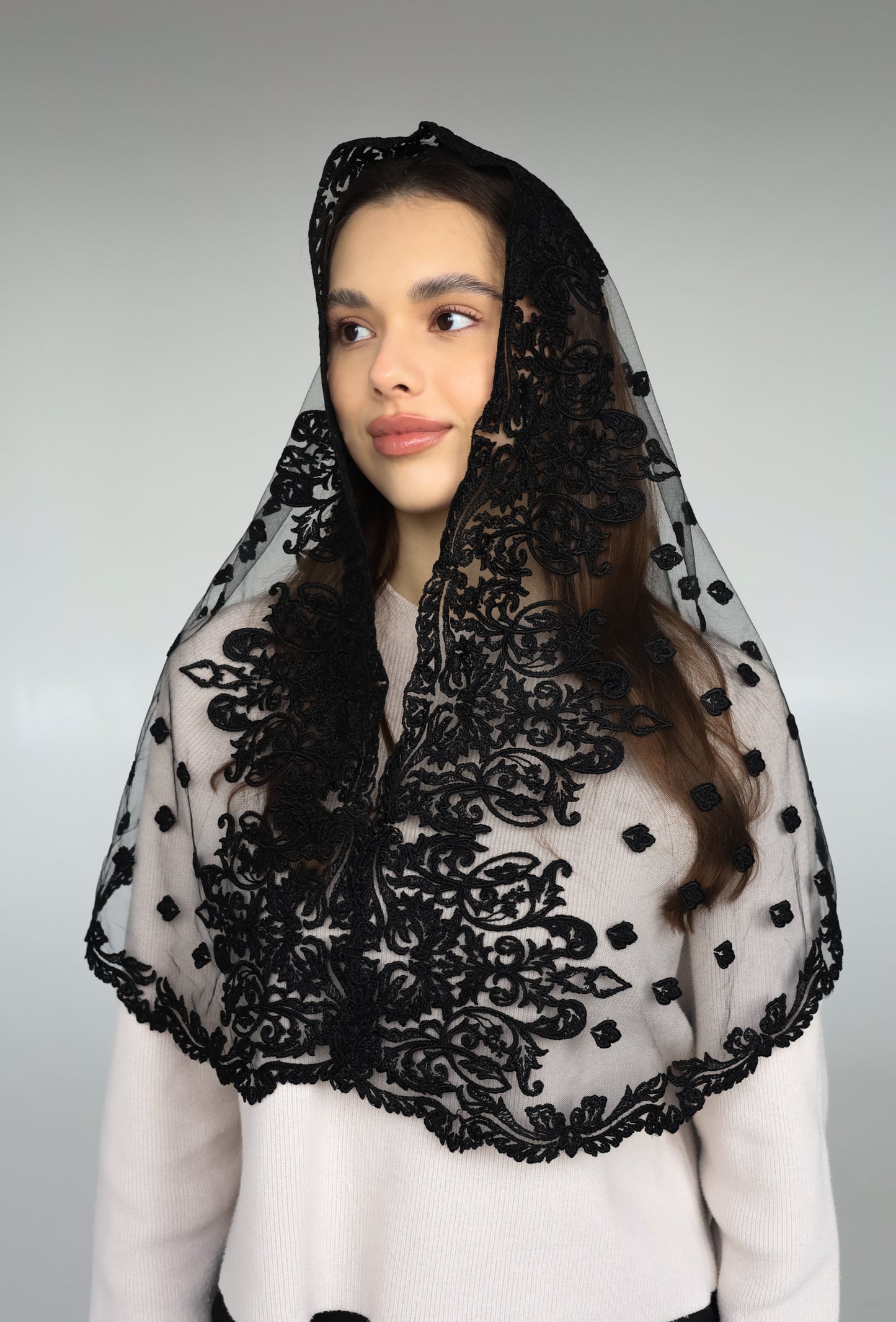 LONG BLACK MANTILLA