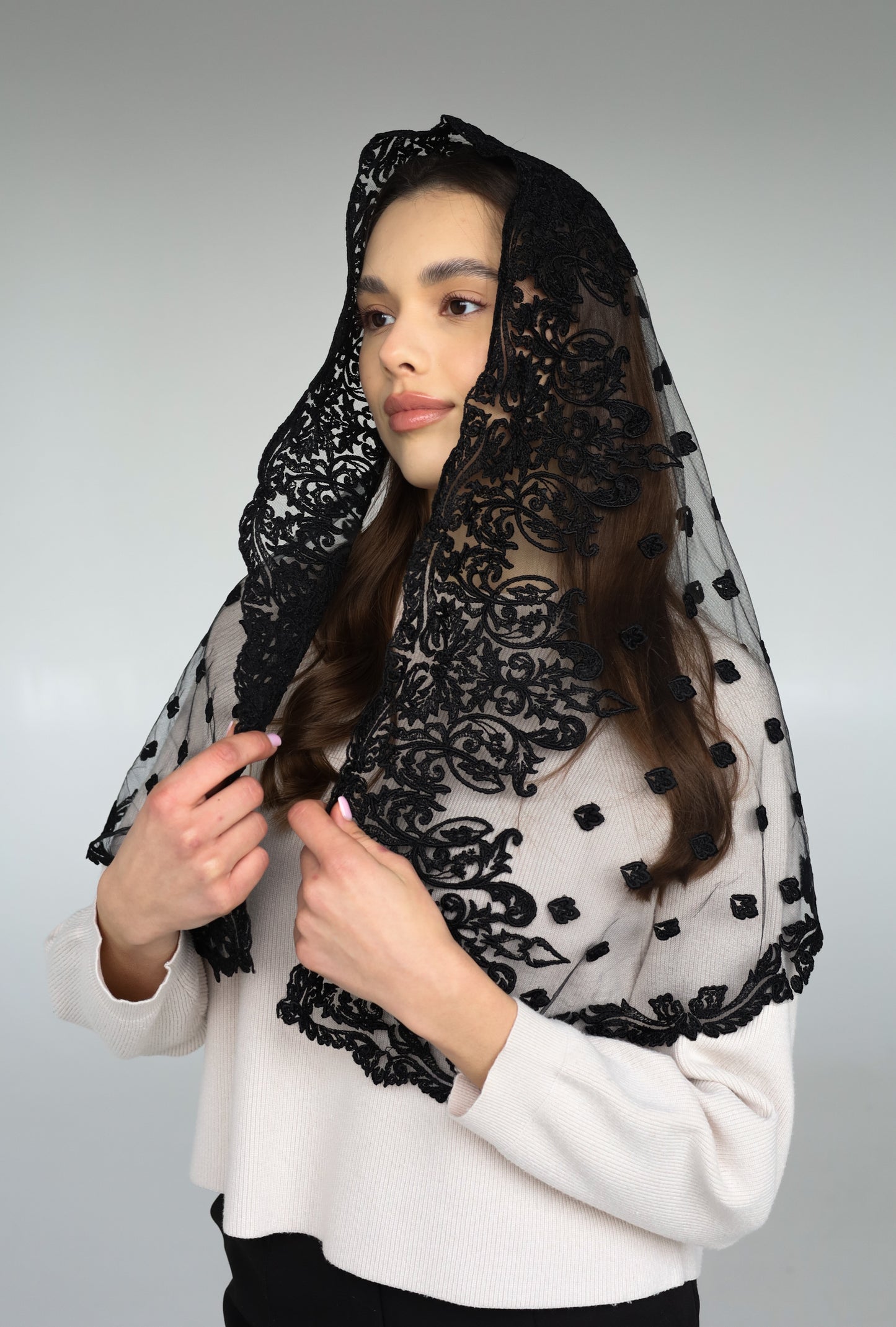 LONG BLACK MANTILLA