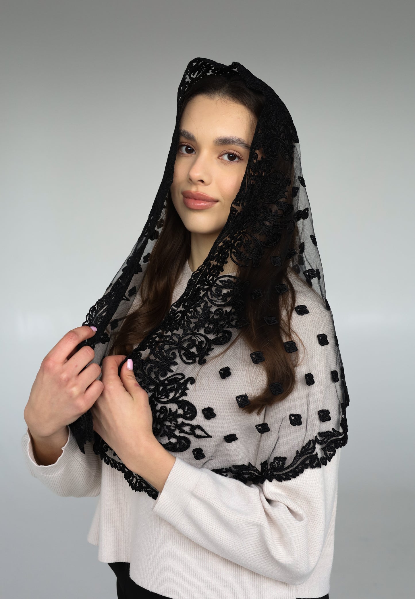 LONG BLACK MANTILLA