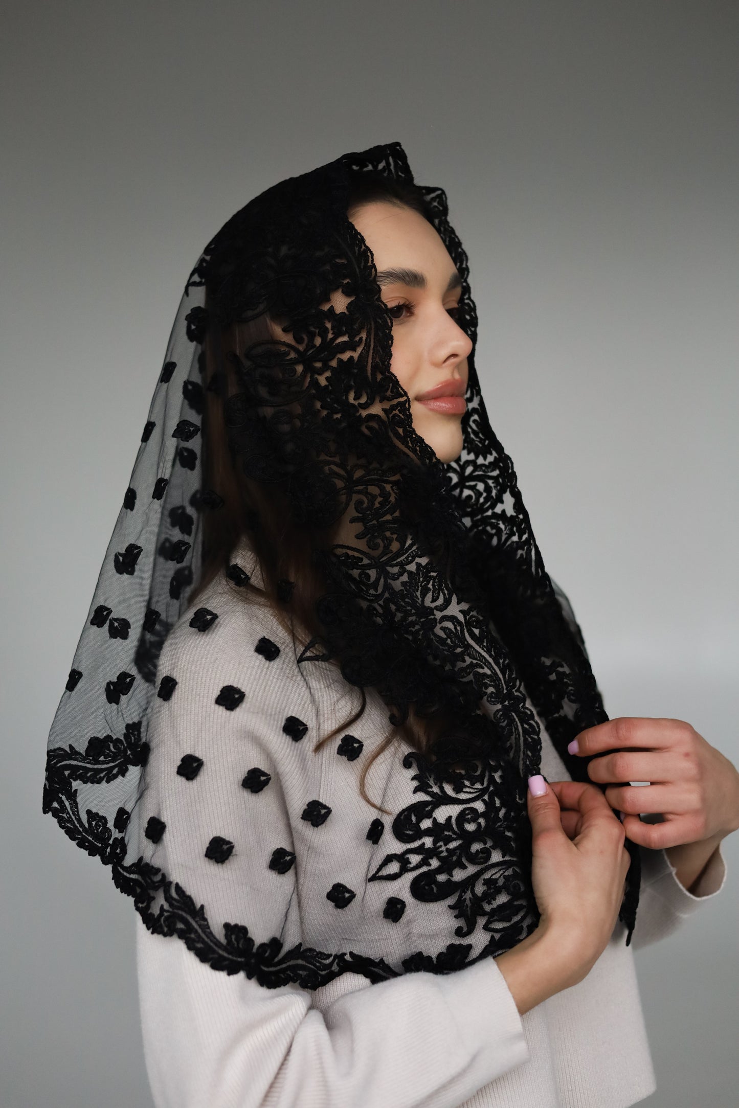 LONG BLACK MANTILLA