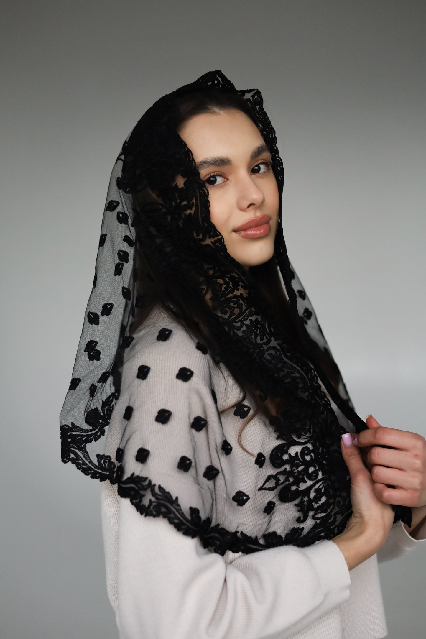 LONG BLACK MANTILLA