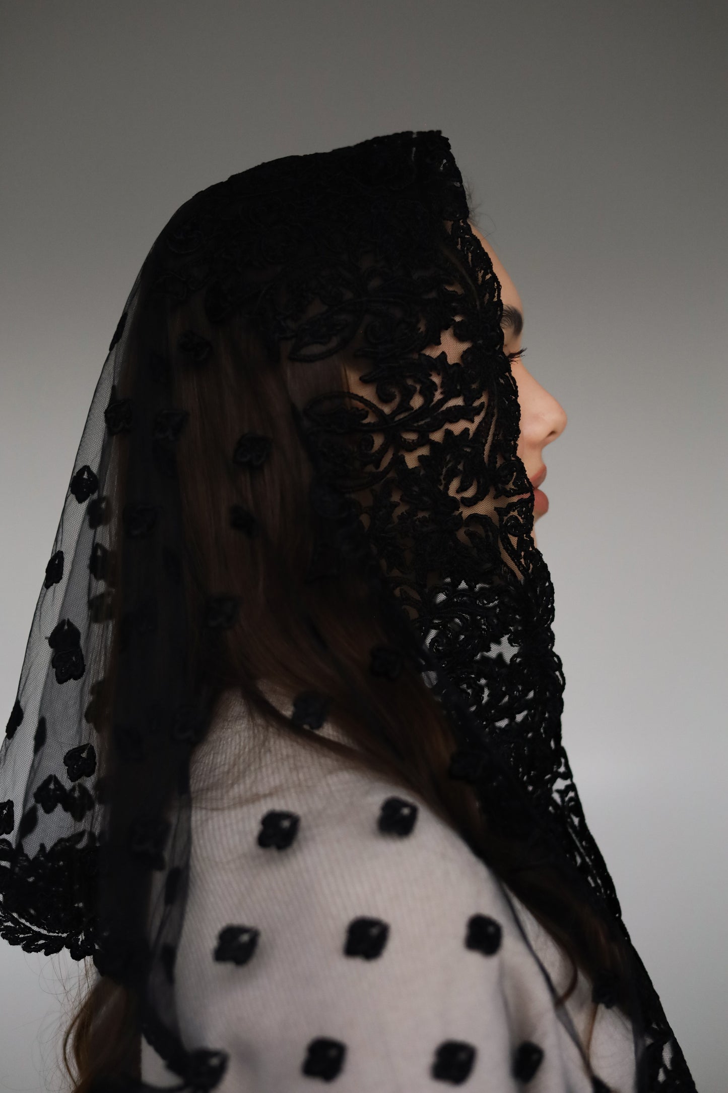 LONG BLACK MANTILLA