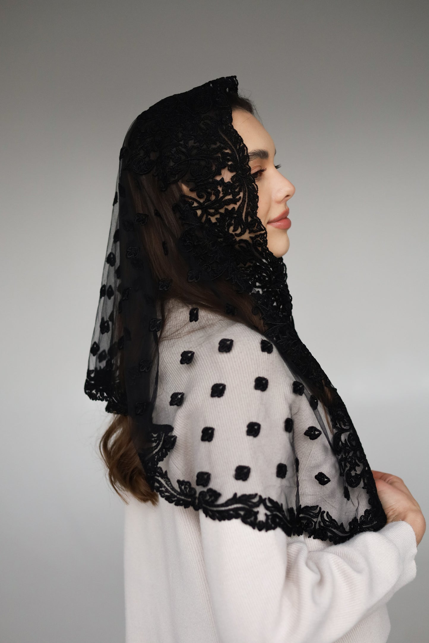 LONG BLACK MANTILLA