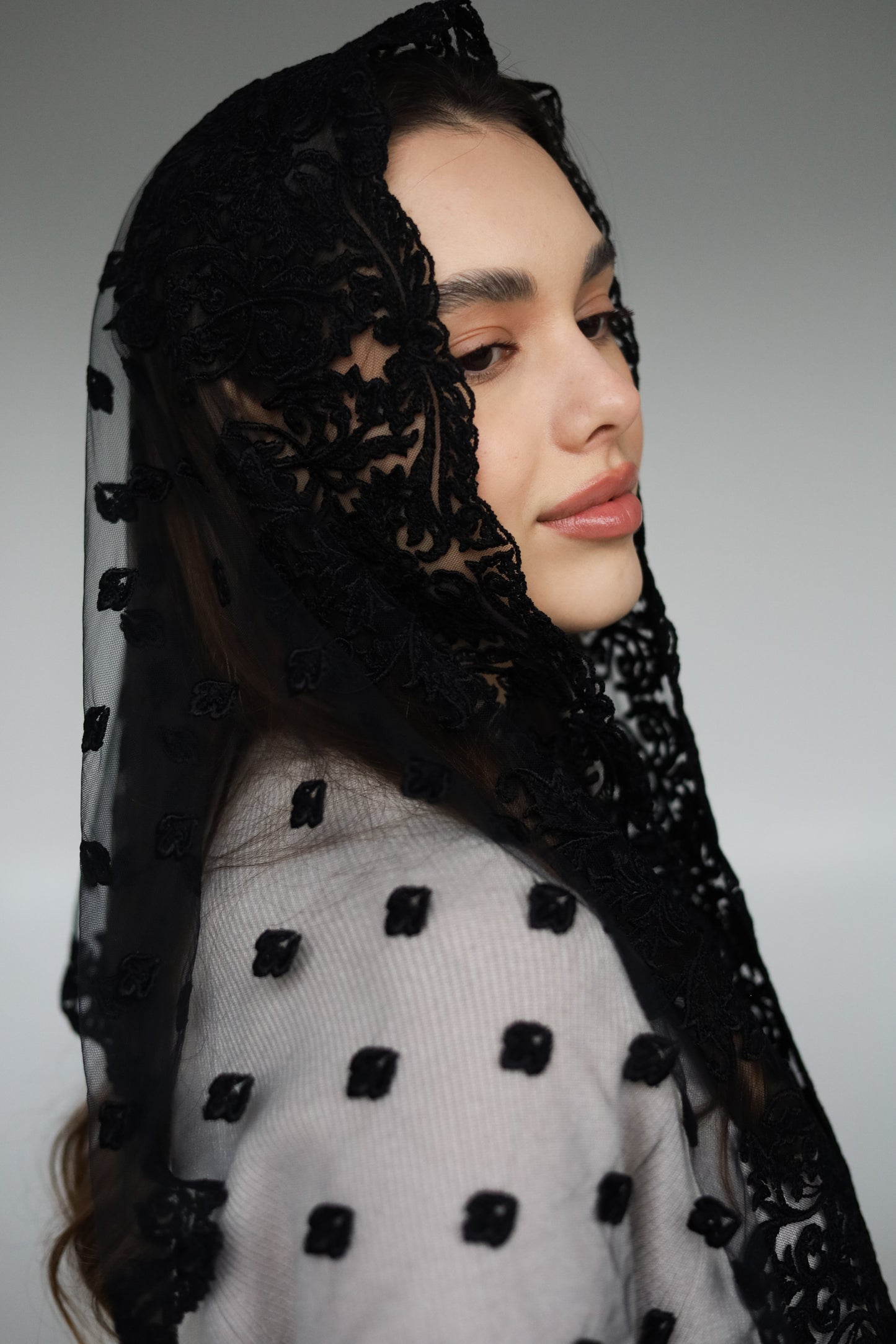 LONG BLACK MANTILLA