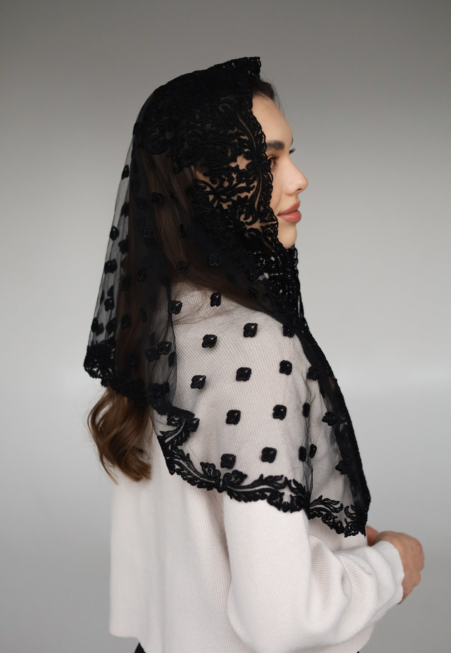 LONG BLACK MANTILLA