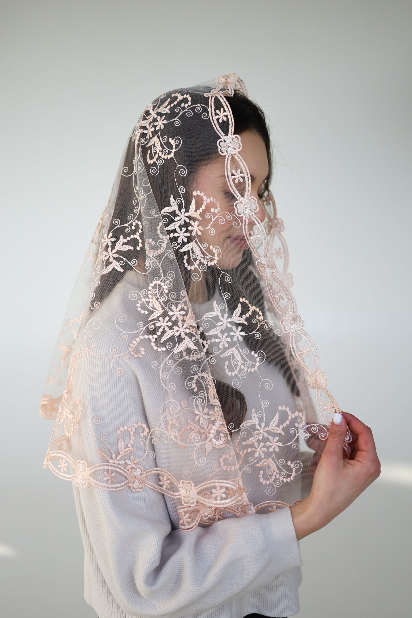 PEACH LACE MANTILLA