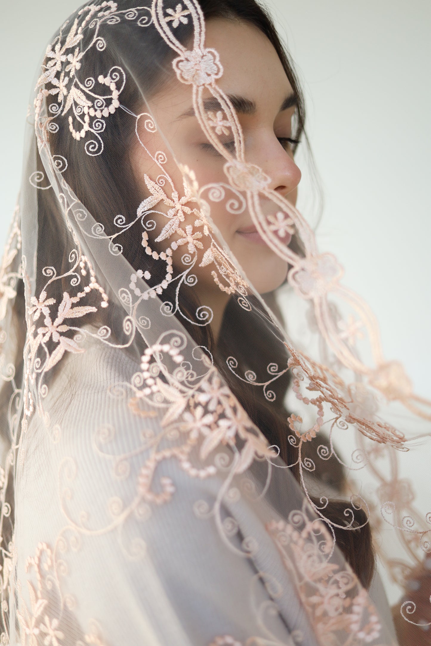 PEACH LACE MANTILLA