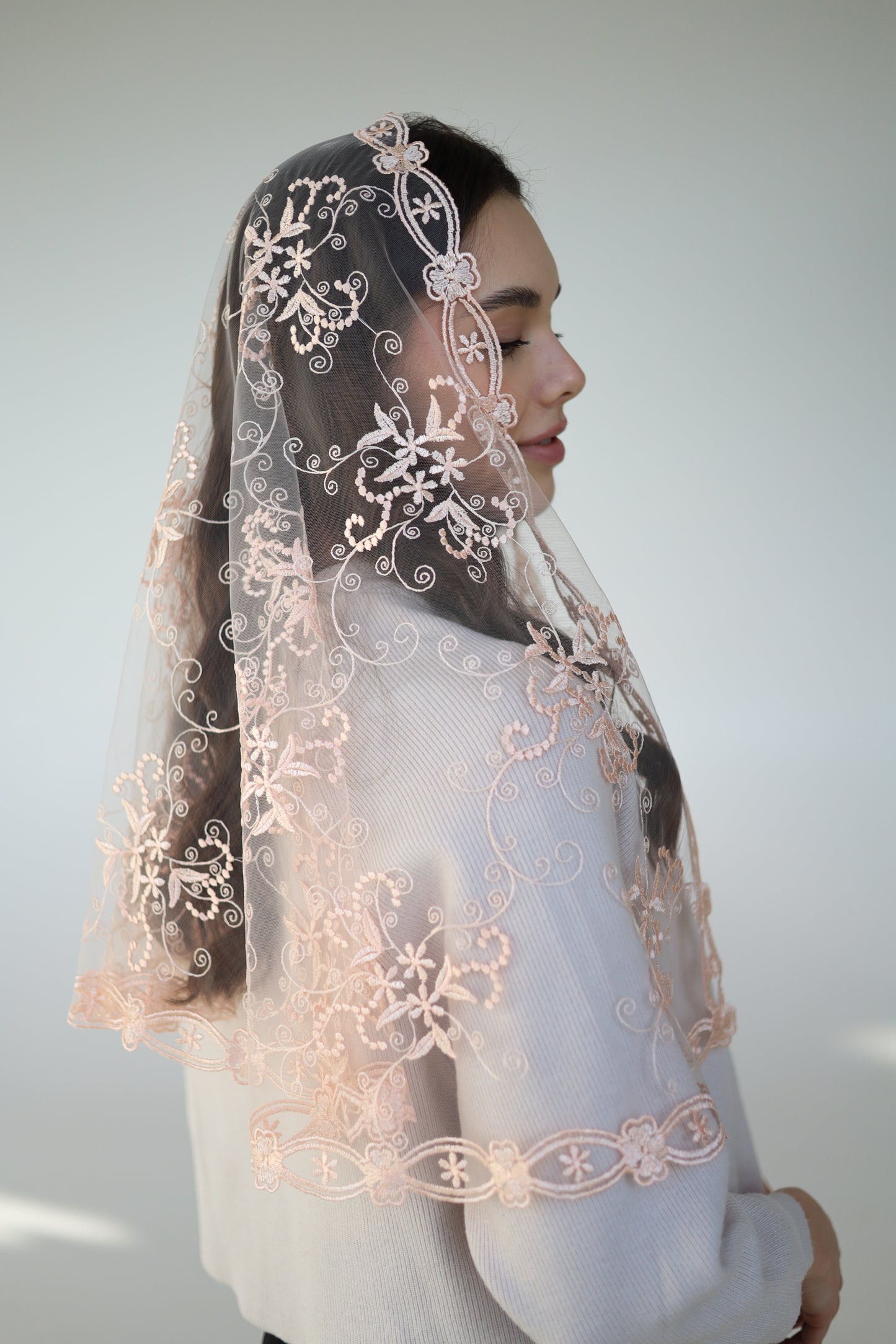 PEACH LACE MANTILLA