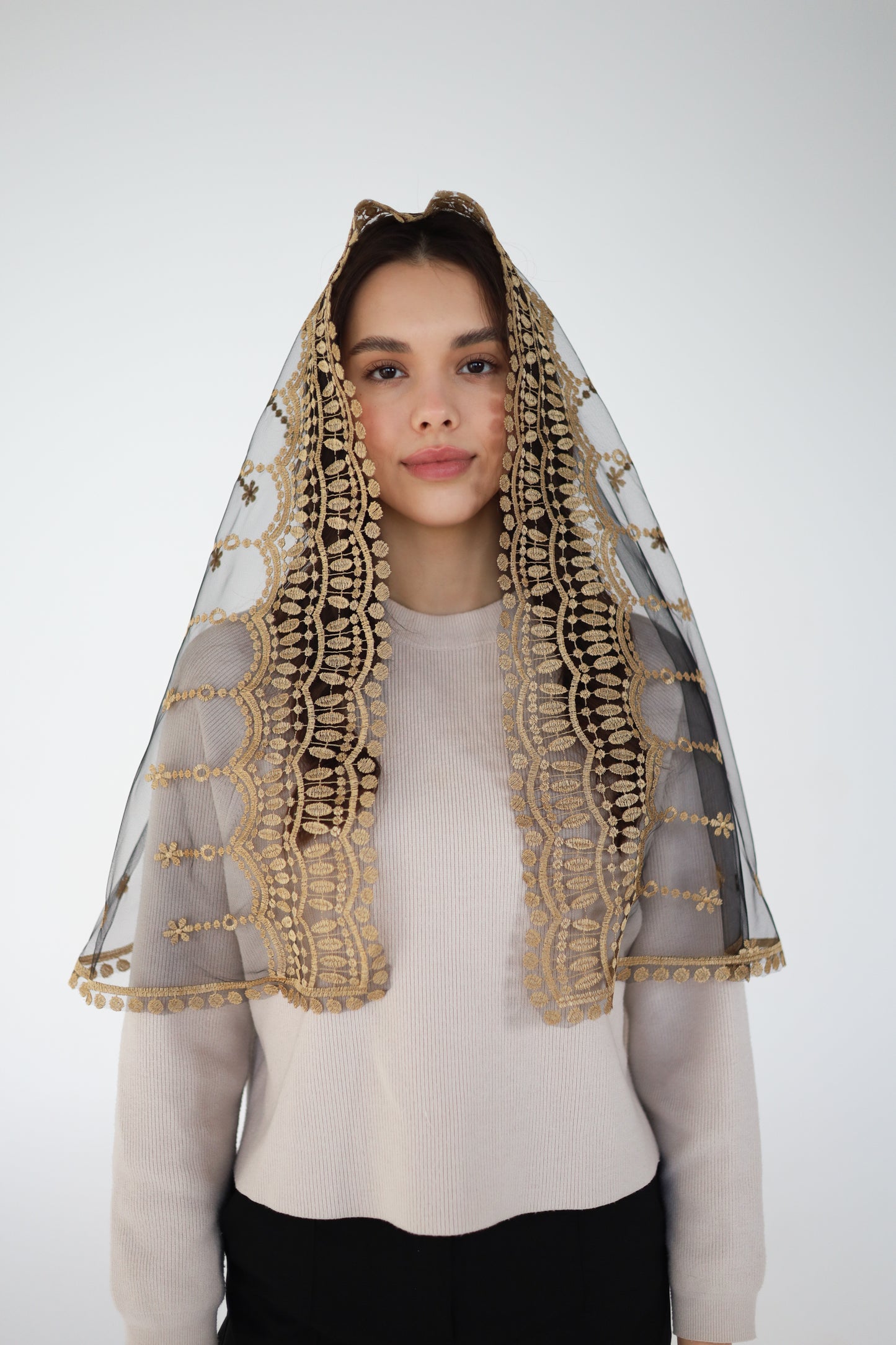 MANTILLA WITH EMBROIDERY ON THE BACK