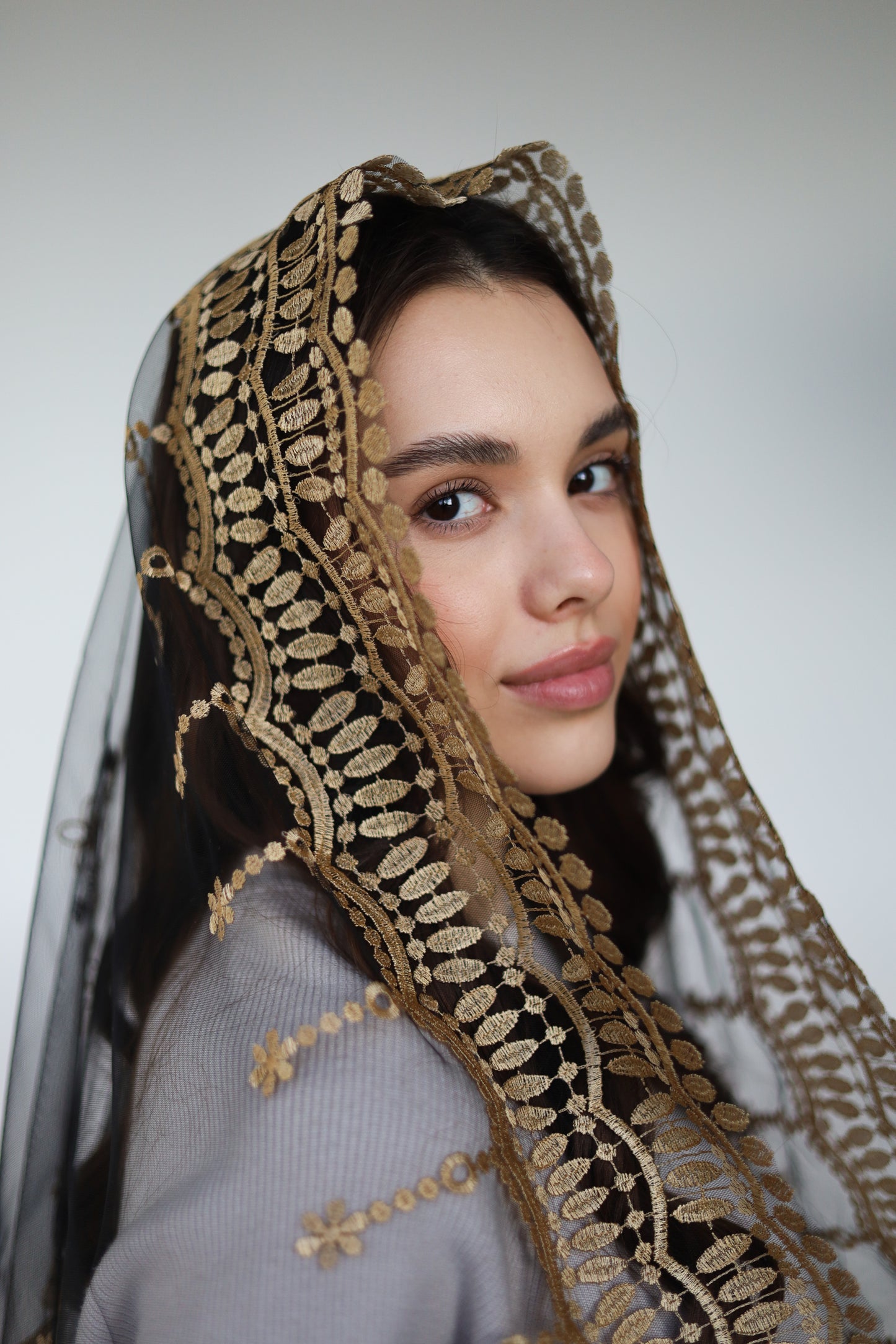 MANTILLA WITH EMBROIDERY ON THE BACK