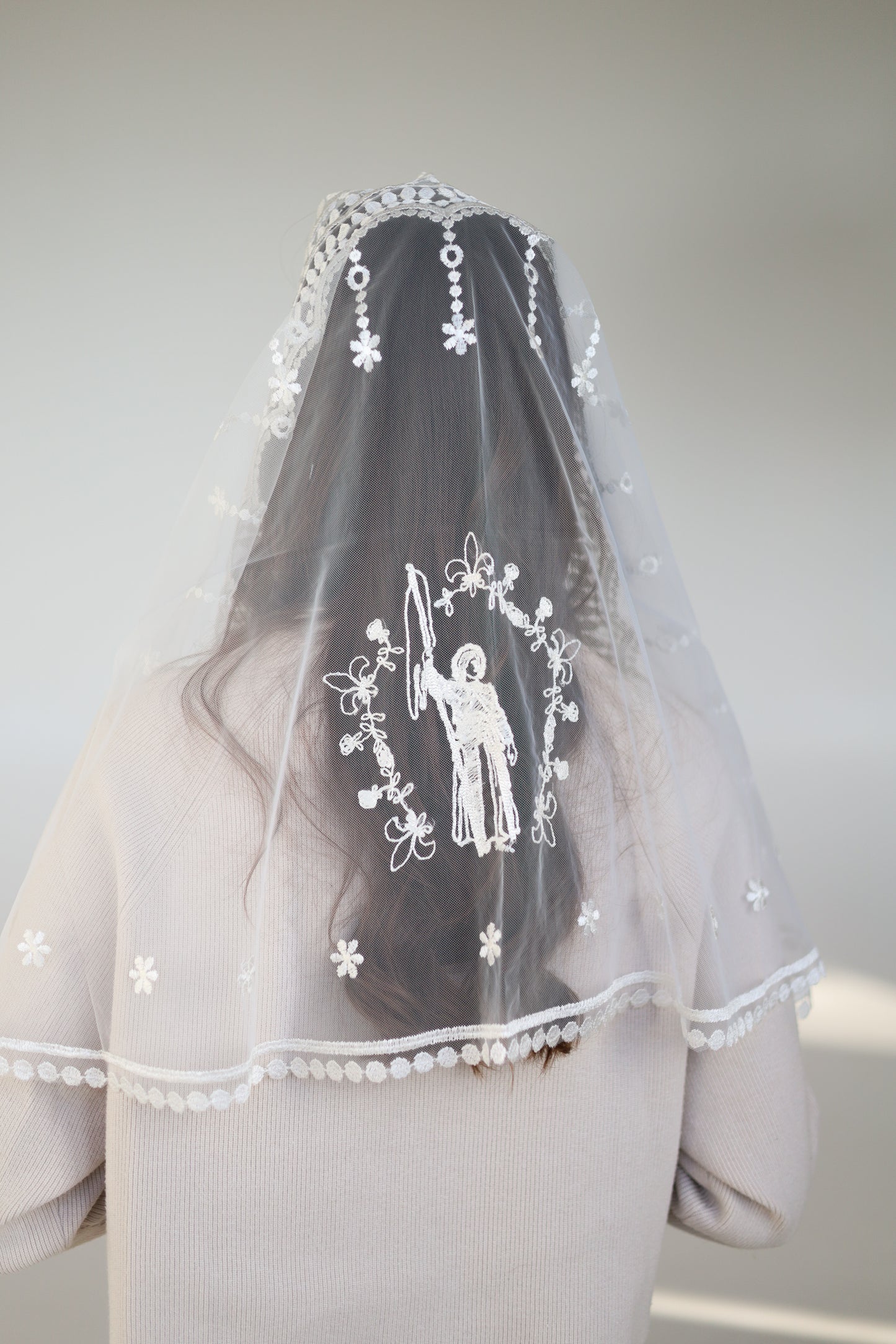 IVORY VEIL WITH JESUS