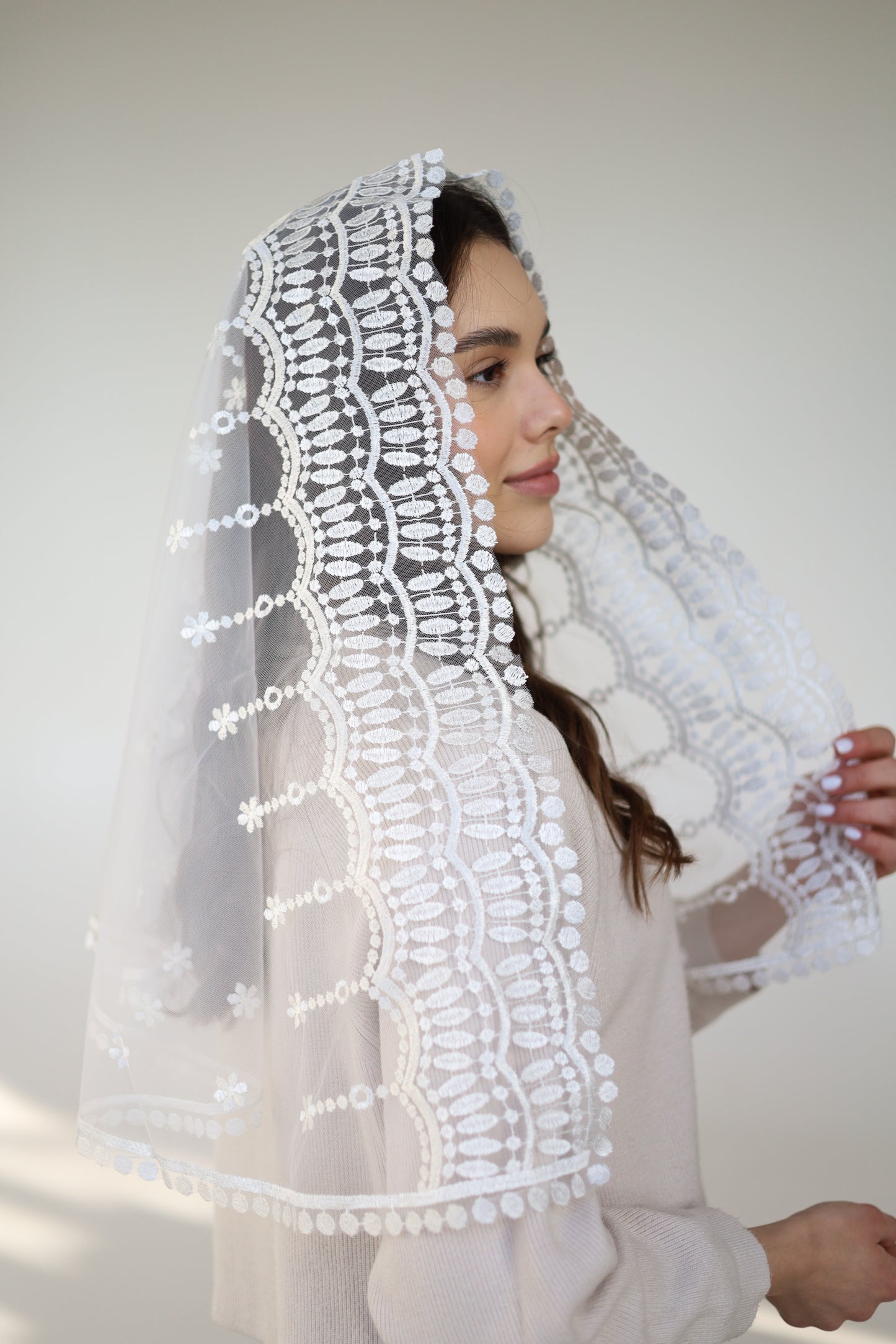 IVORY VEIL WITH JESUS