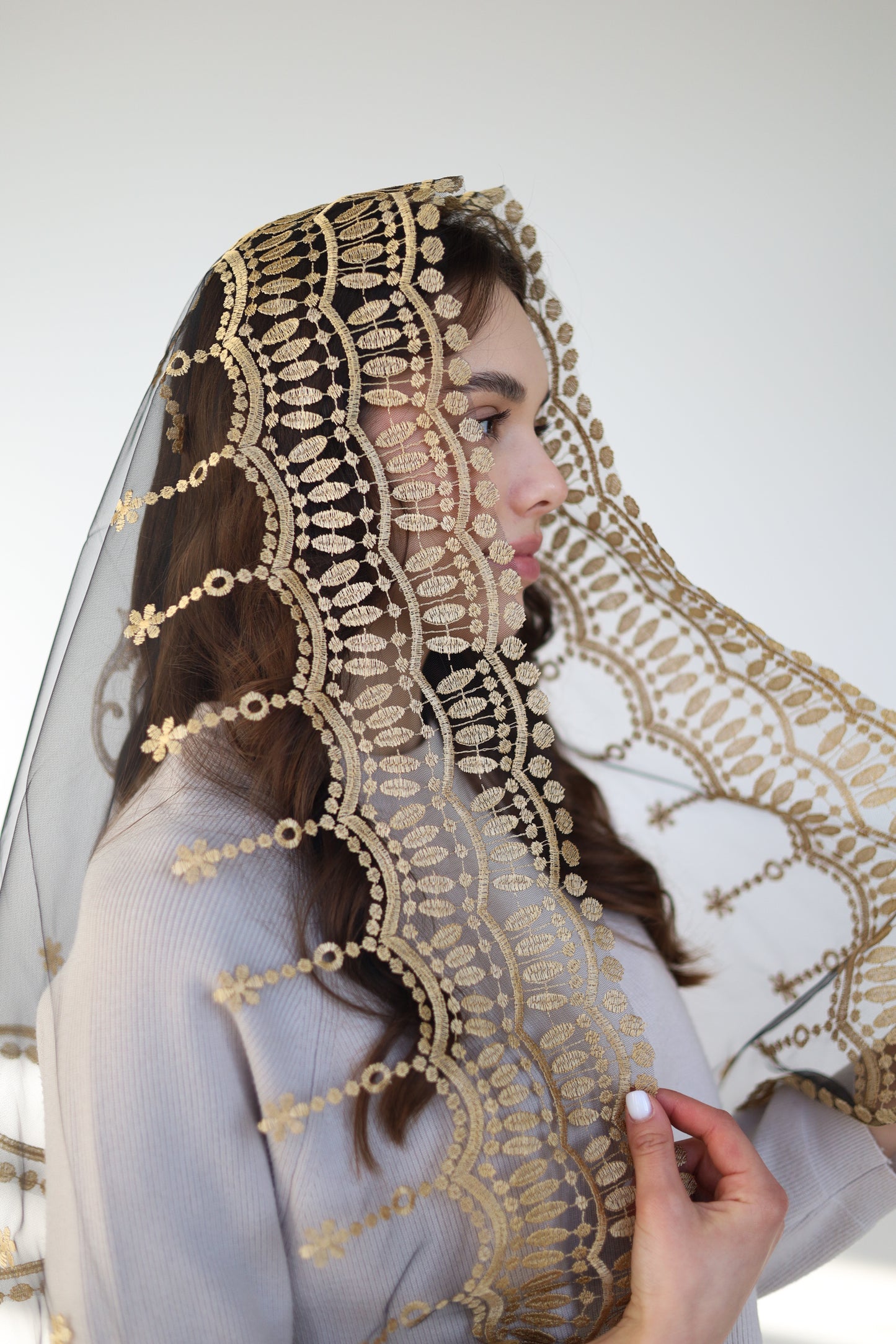 MANTILLA WITH HEART EMBROIDERY